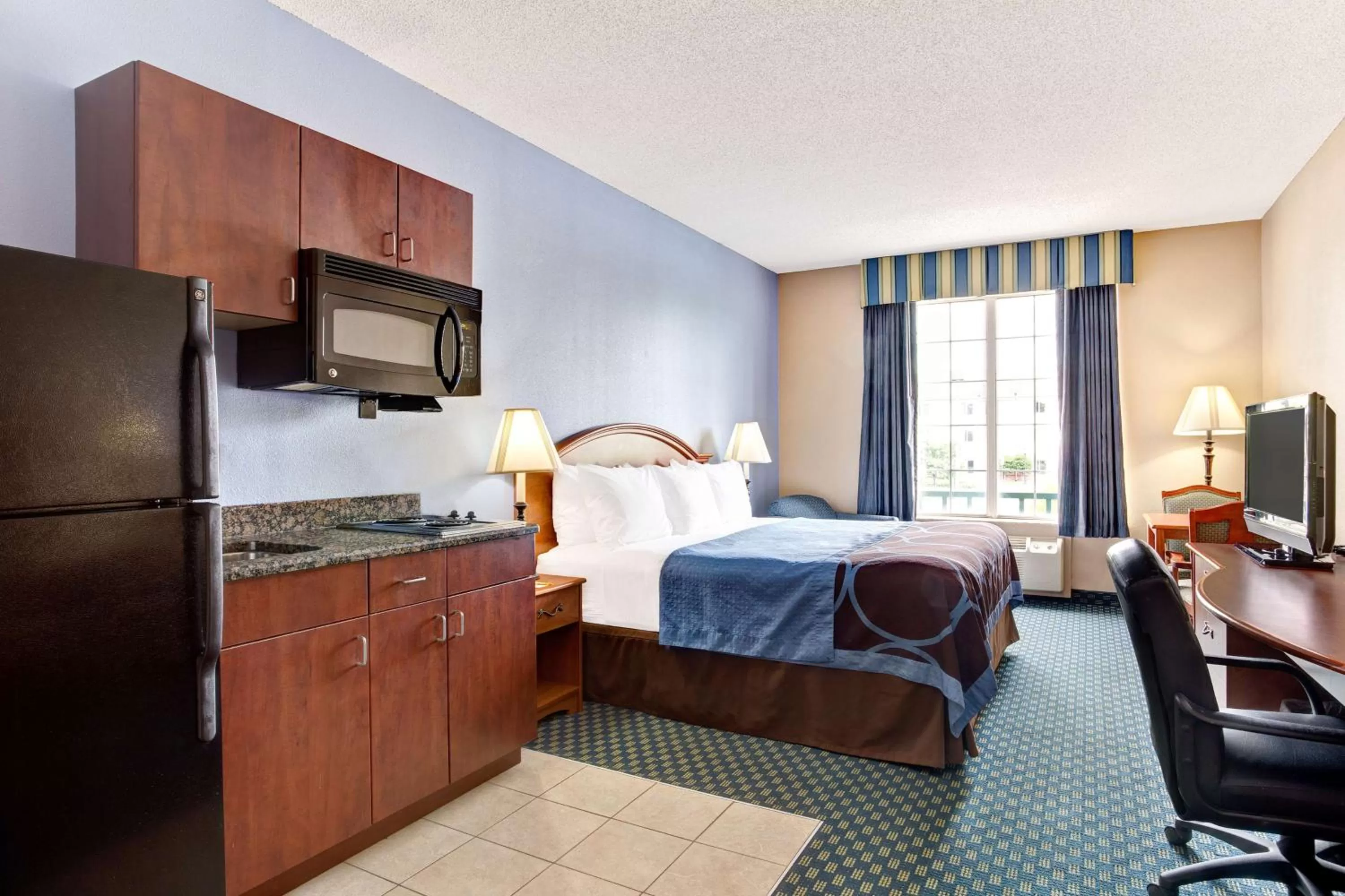 King Studio - Non-Smoking in Super 8 by Wyndham Smithfield-Selma