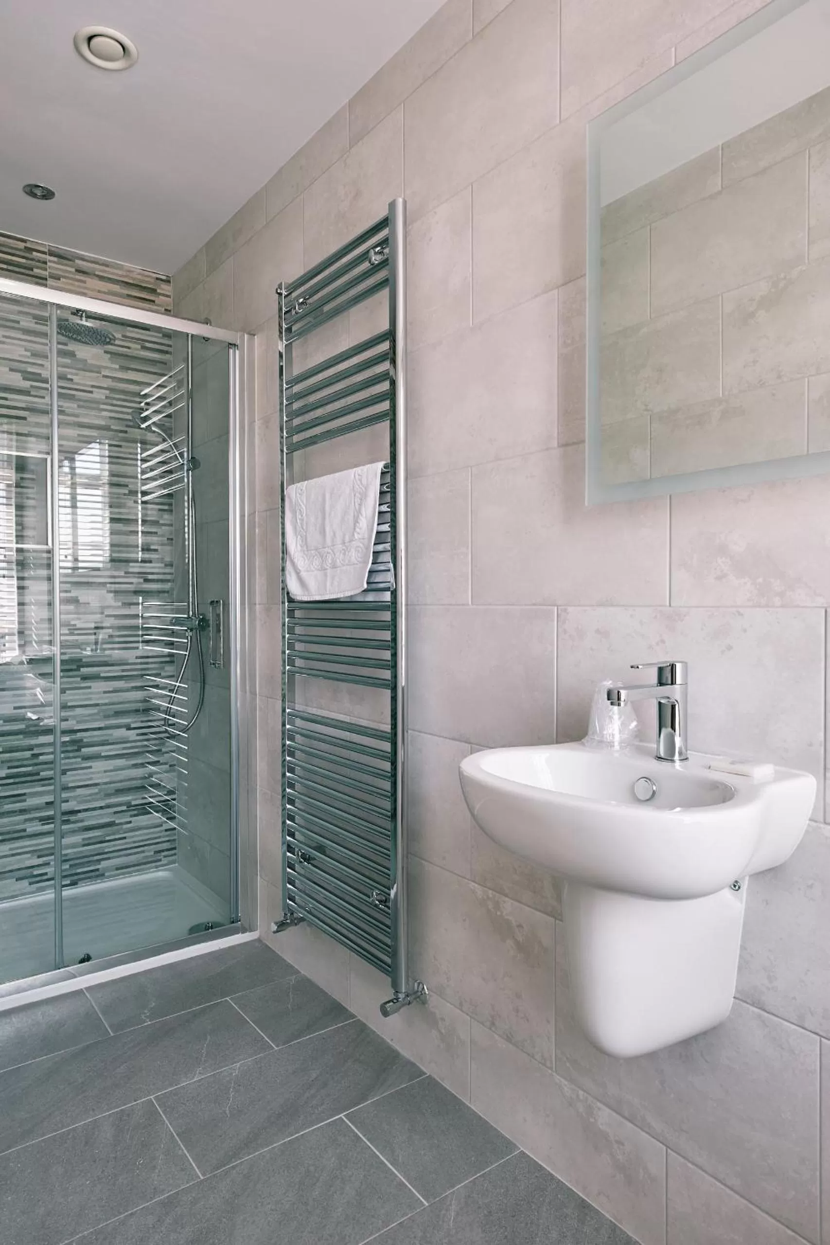 Shower in The Queens Hotel