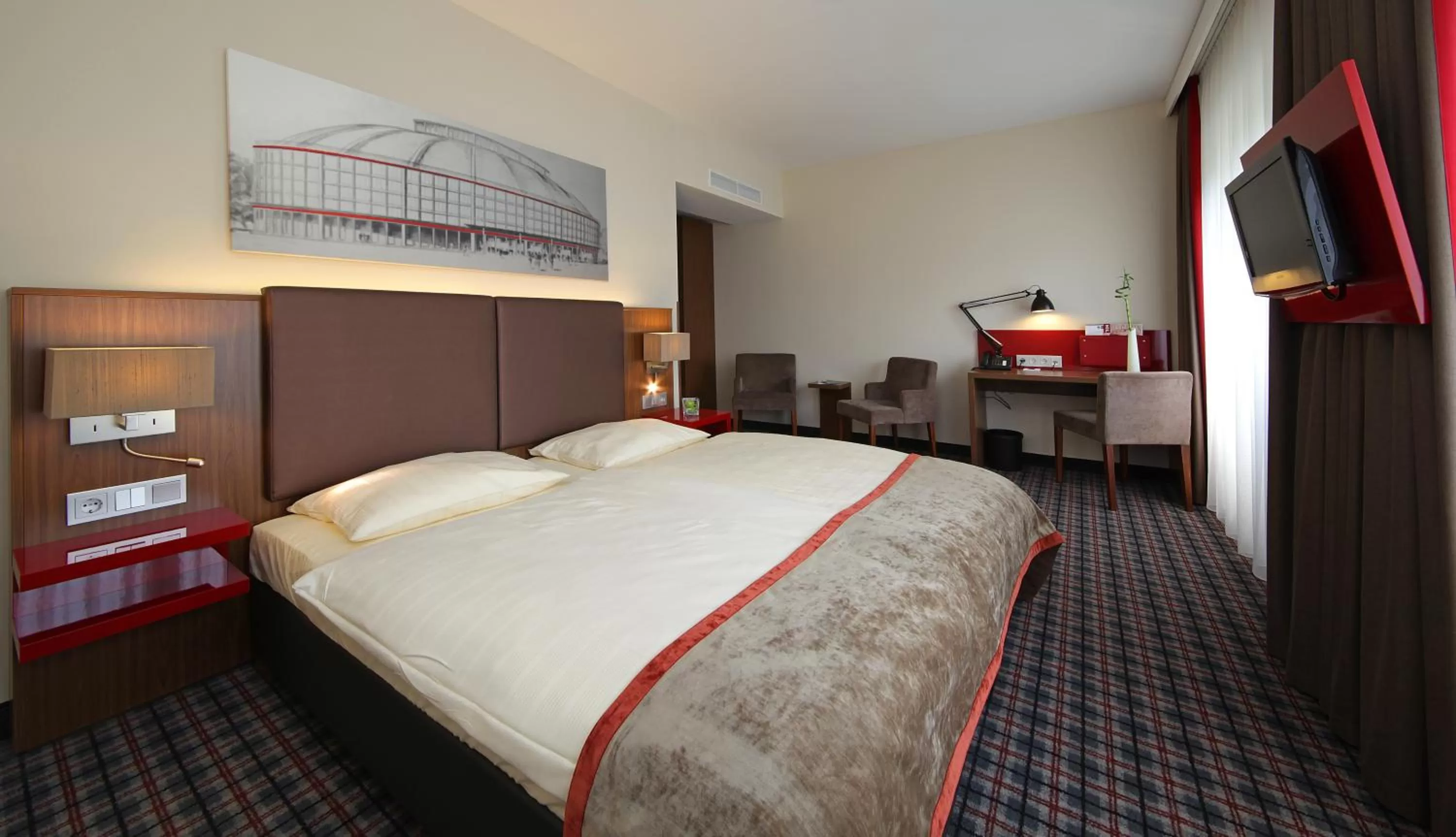 Photo of the whole room, Bed in Mercure Hotel Dortmund Messe