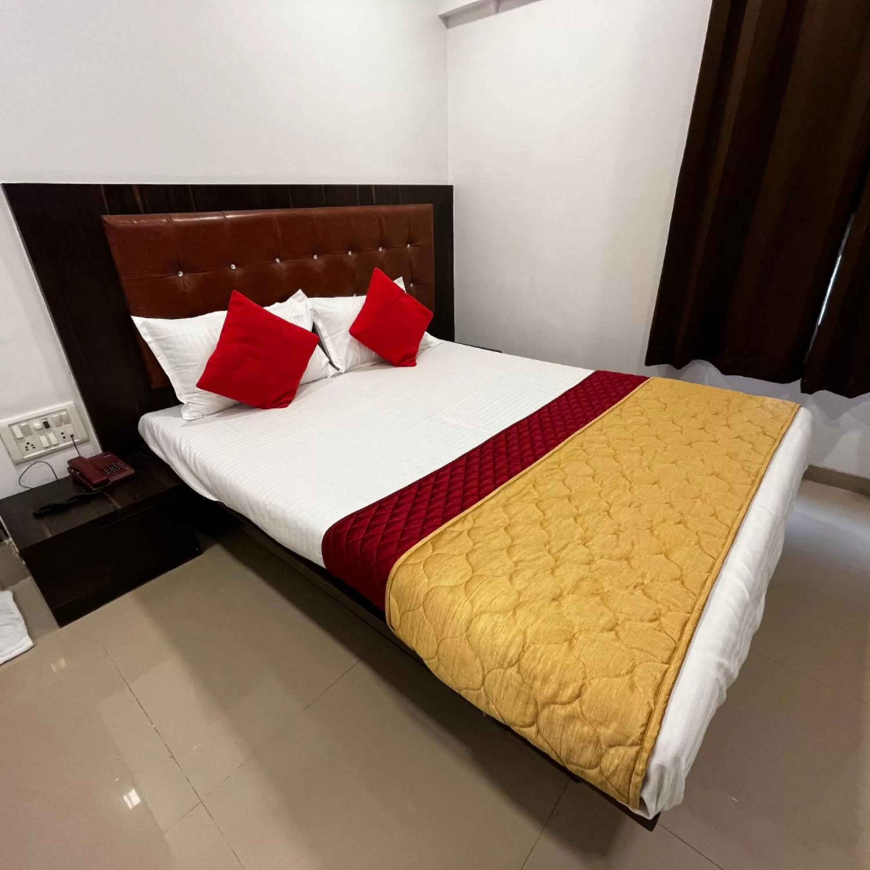 Bedroom, Bed in Hotel Borivali Executive - Near Borivali Railway Station
