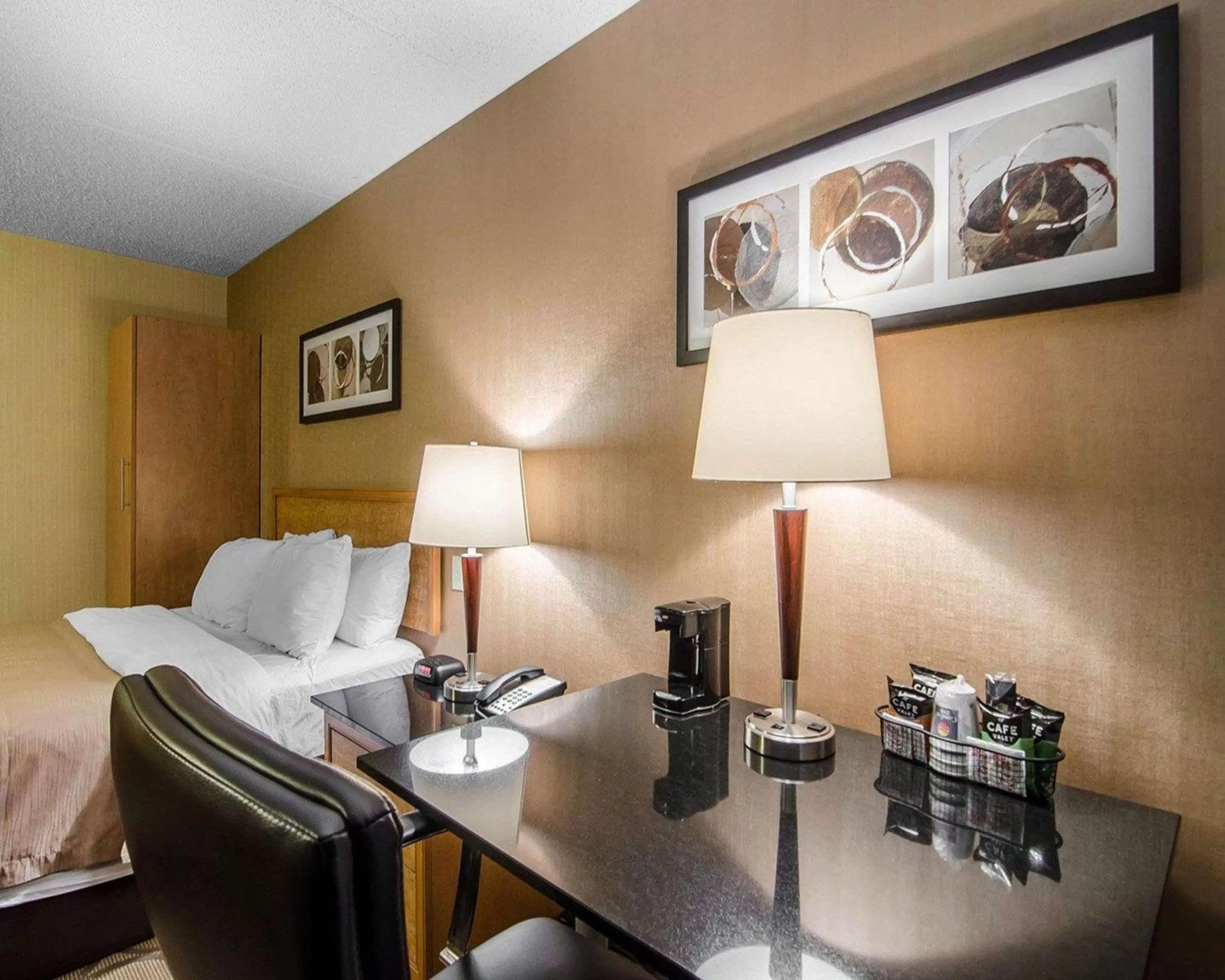 Photo of the whole room, Bed in Comfort Inn