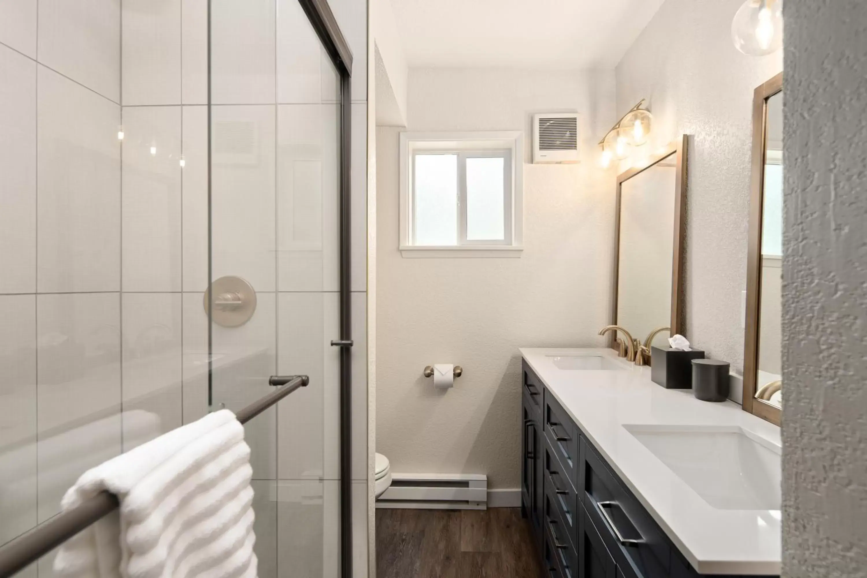 Deluxe King Suite in Hotel McCoy Pullman Deluxe King Suite in Hotel McCoy Pullman