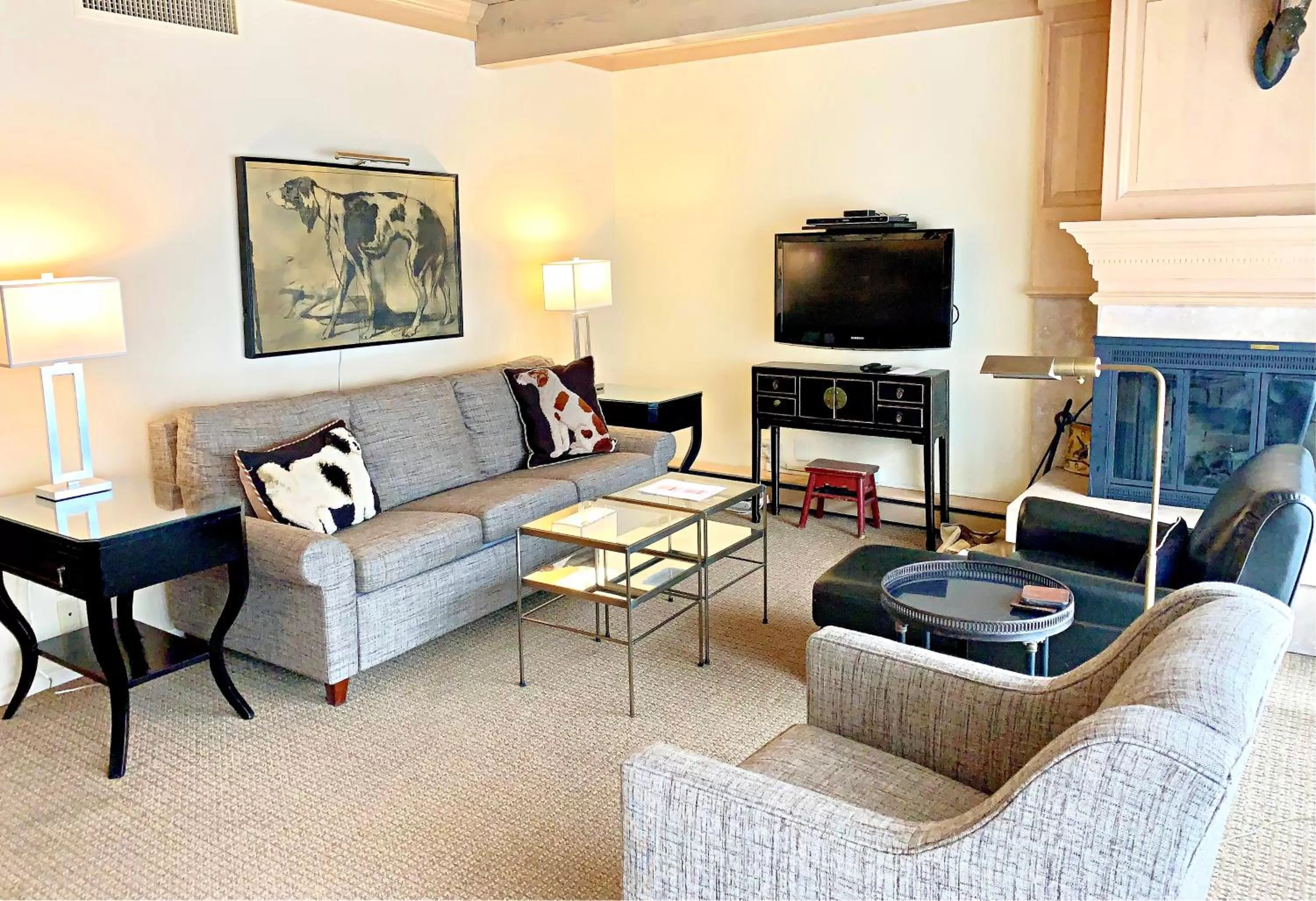 Living room in Aspen Square Condominium Hotel