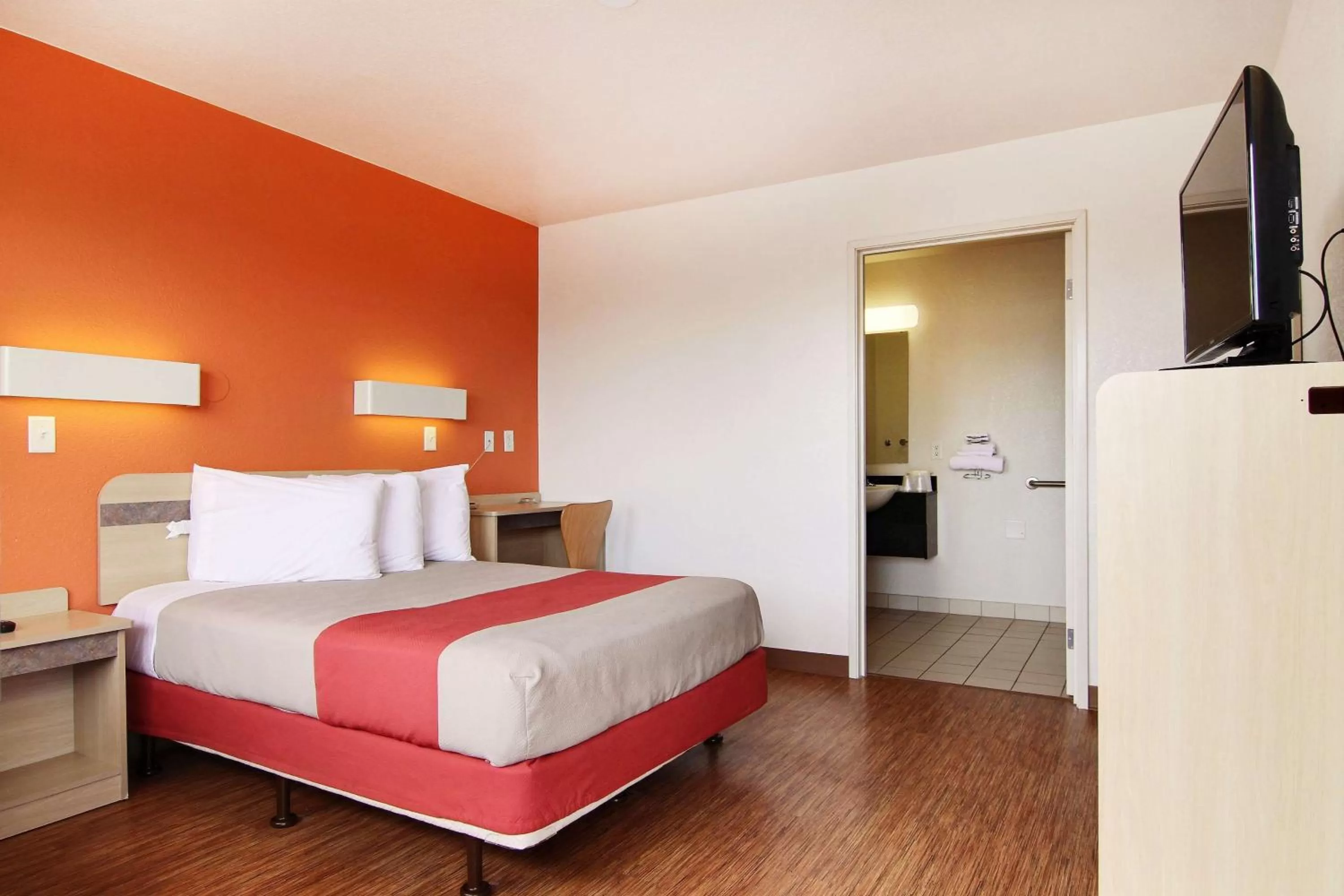 TV and multimedia, Bed in Motel 6-Fort Stockton, TX