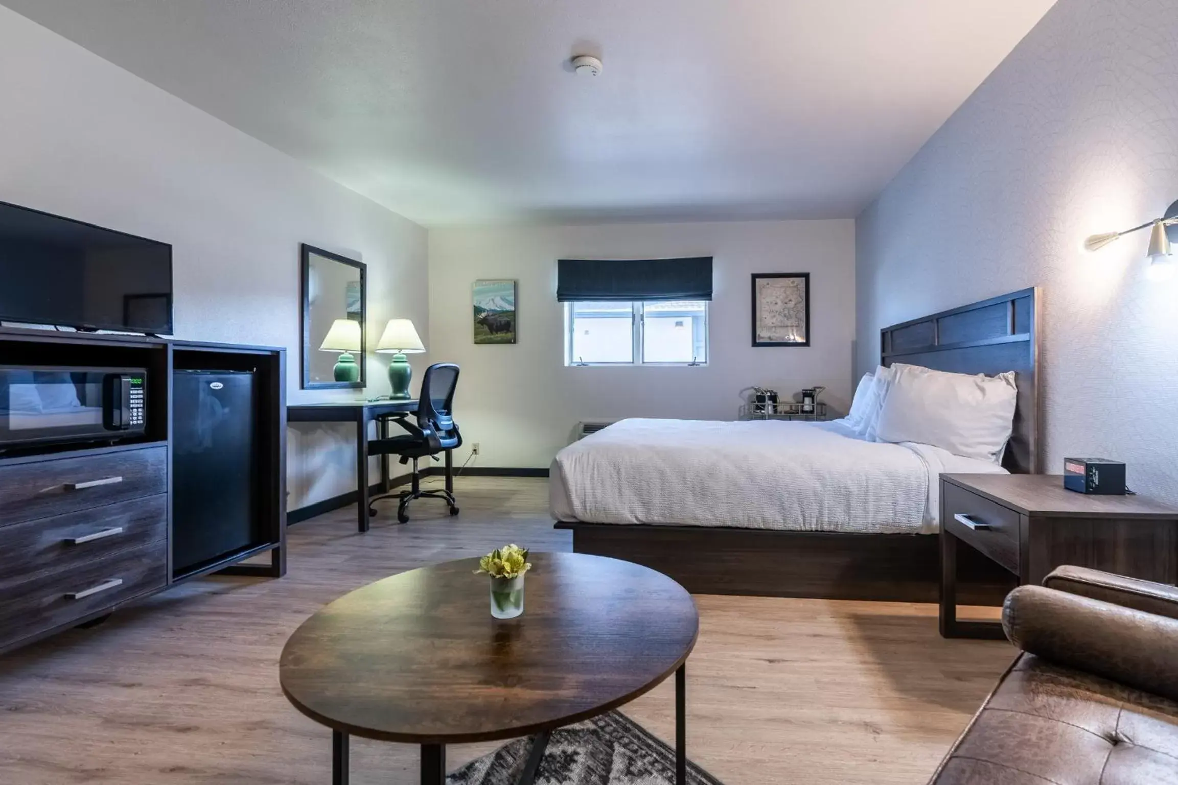 Deluxe King Suite in The Scout INN Deluxe King Suite in The Scout INN