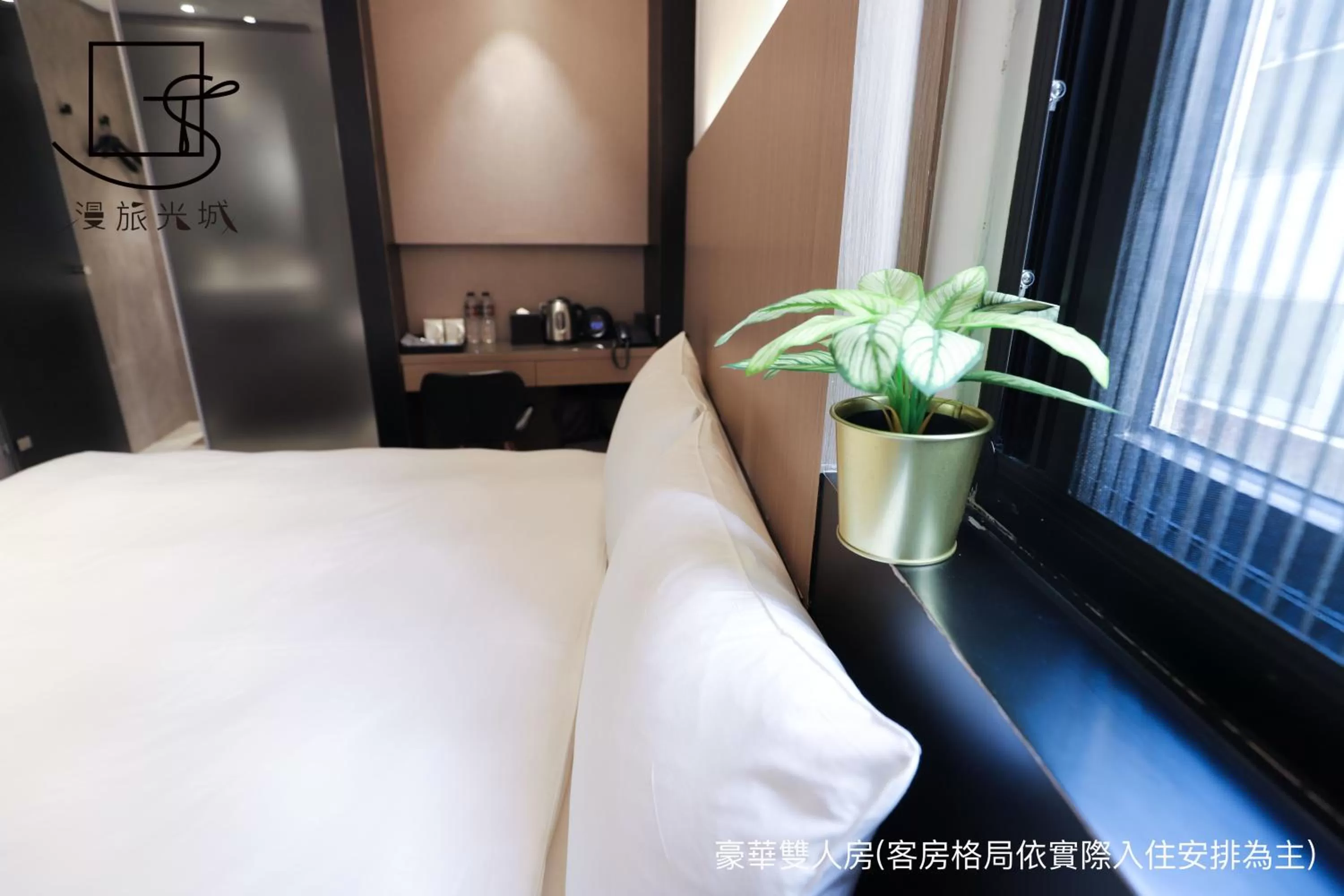 Bed in Slow Town Hotel-Glowing