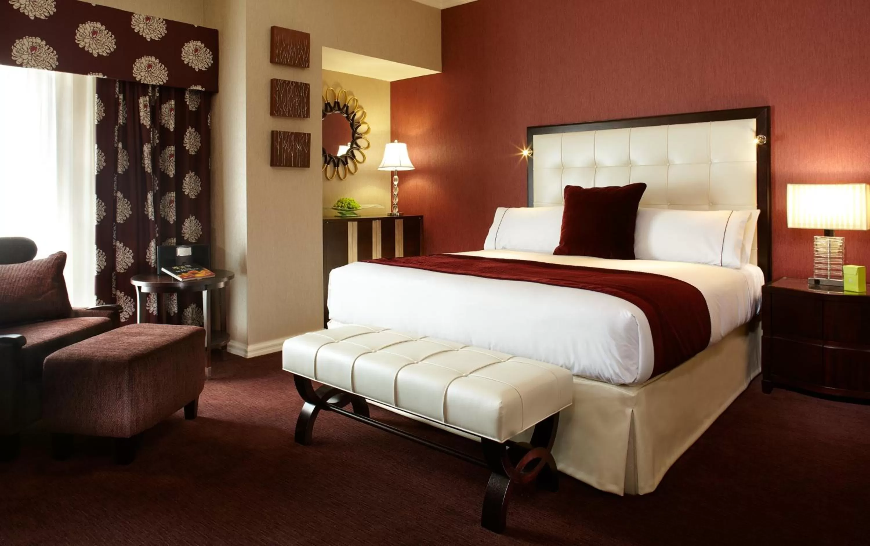 Photo of the whole room, Bed in InterContinental Montreal by IHG