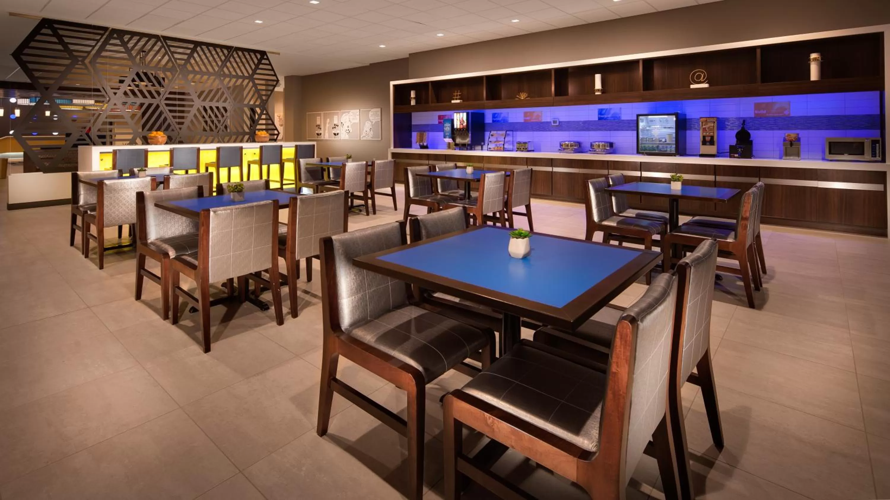 American breakfast in GLo Best Western Nashville Airport