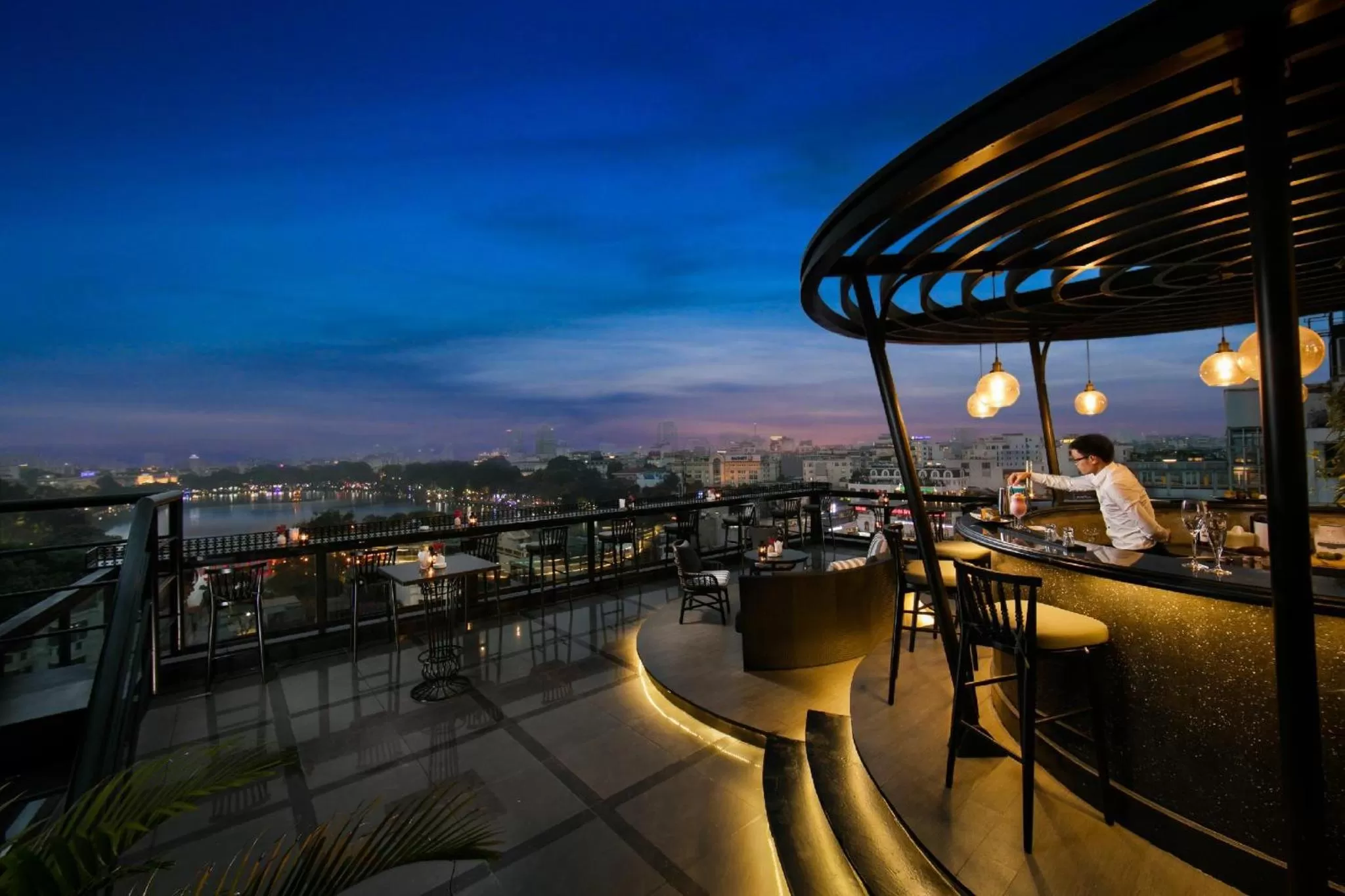 Restaurant/places to eat in Lucien Hanoi Lakeside Hotel & Rooftop