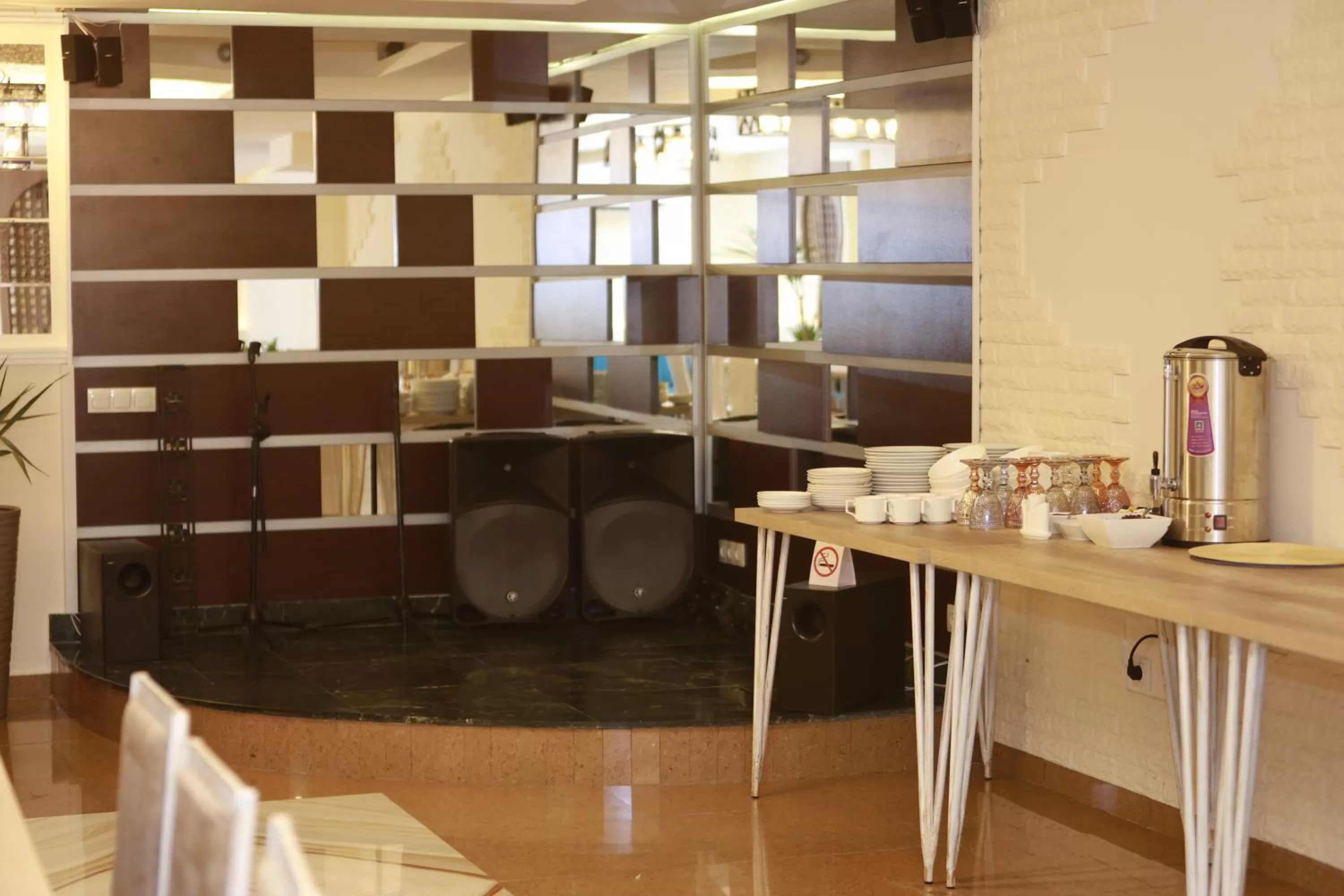 Restaurant/places to eat in DeLin Hotel And Tours