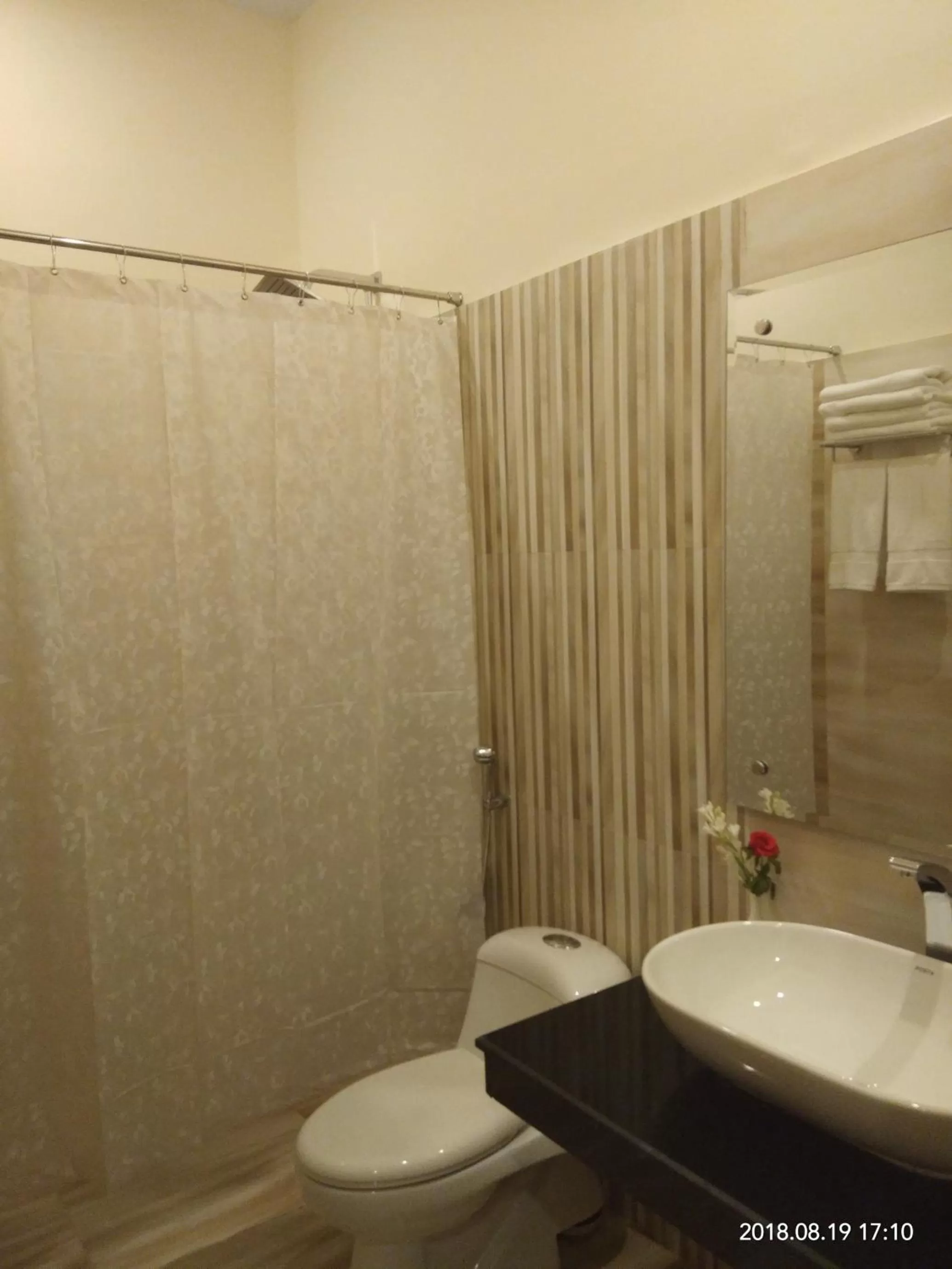 Shower in S Chalet Multan