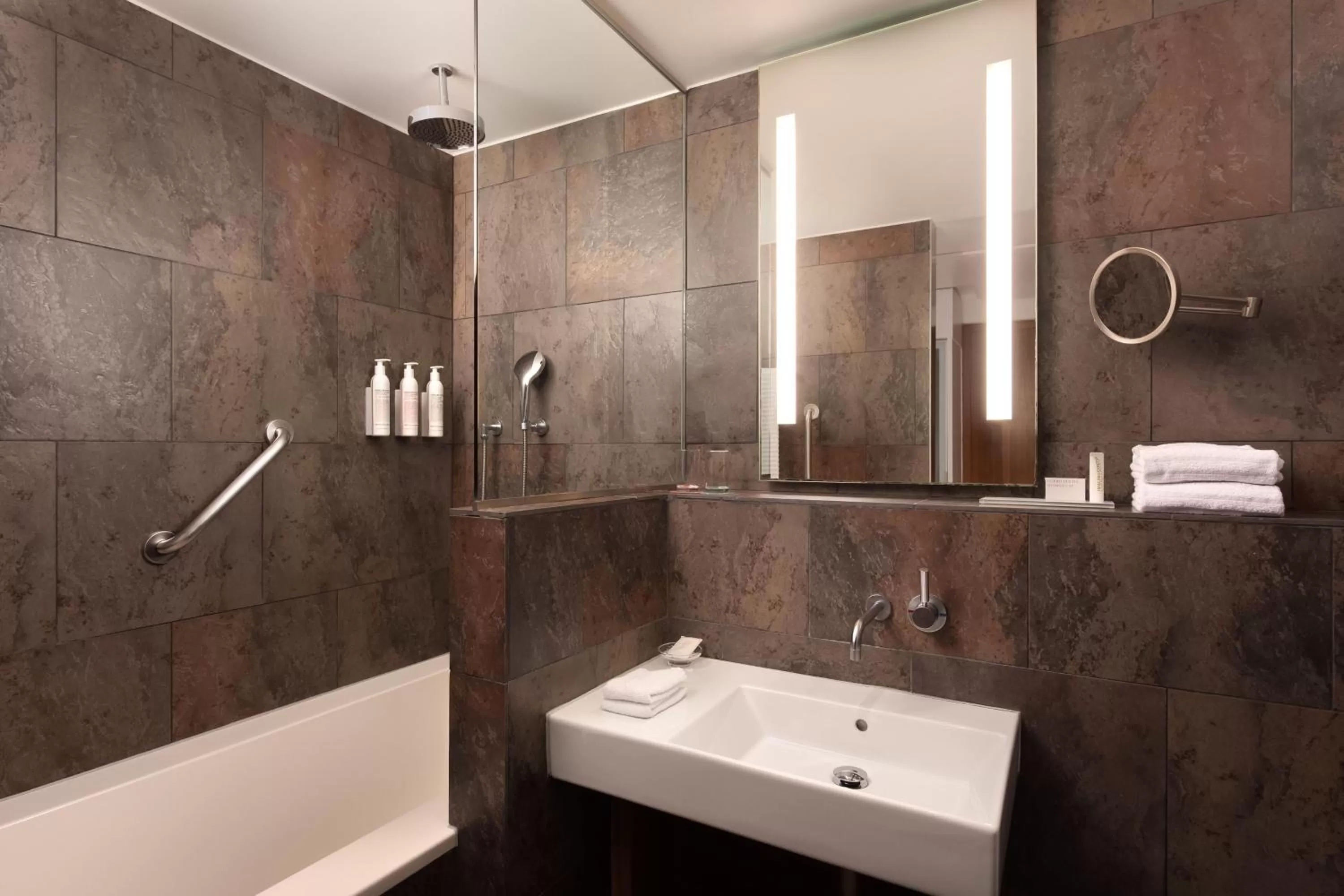 Bathroom in Le Meridien Barcelona