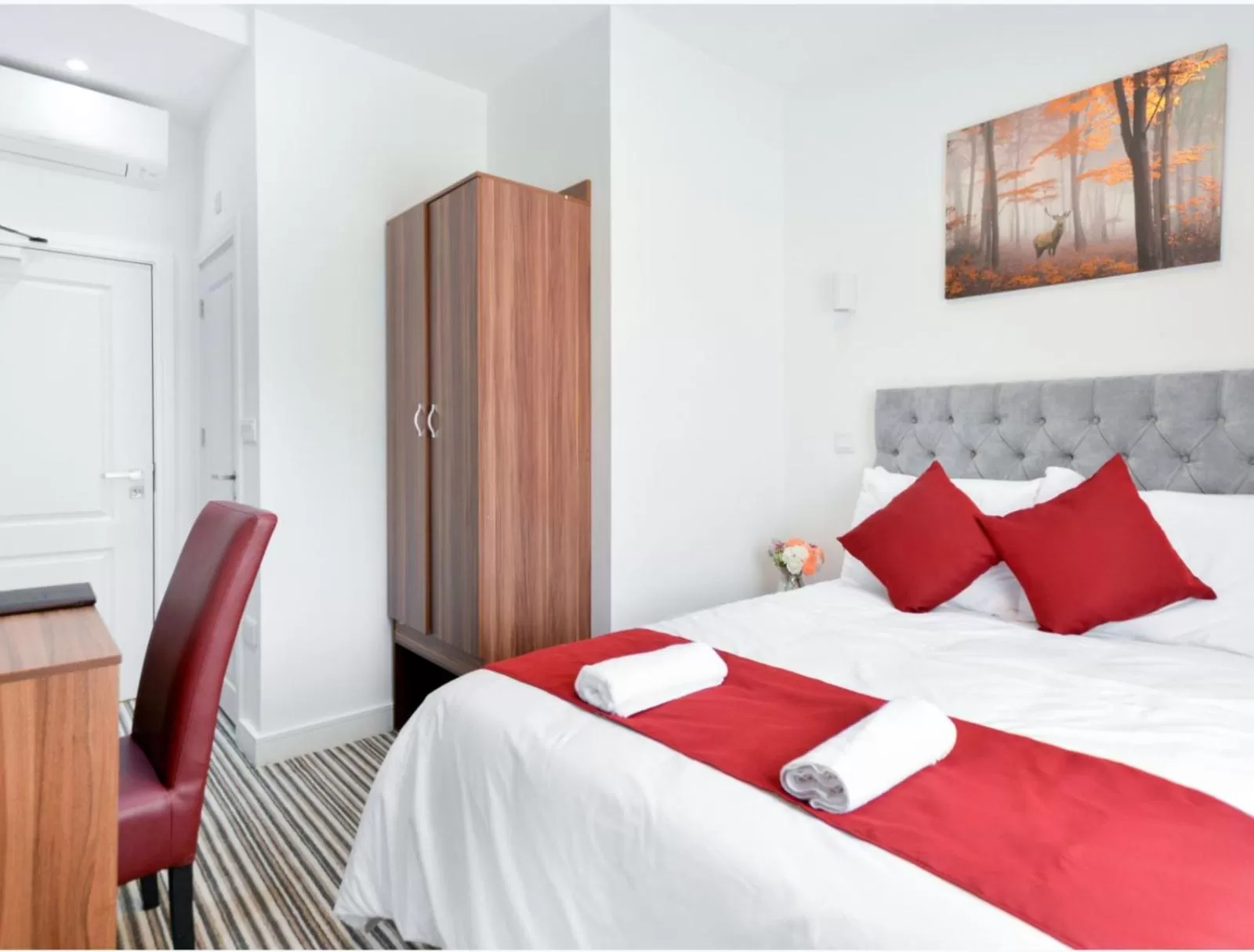 Bedroom, Bed in Green View Hotel Near Dartford