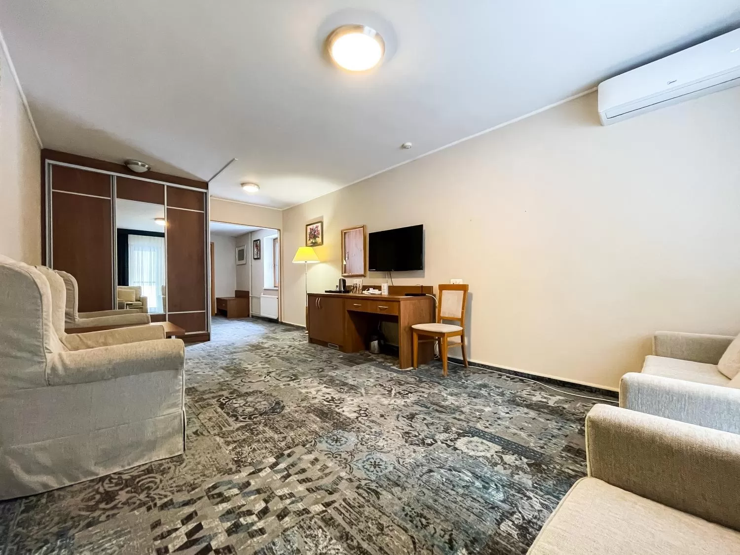 Communal lounge/ TV room in Hotel Mrągowo Resort&Spa