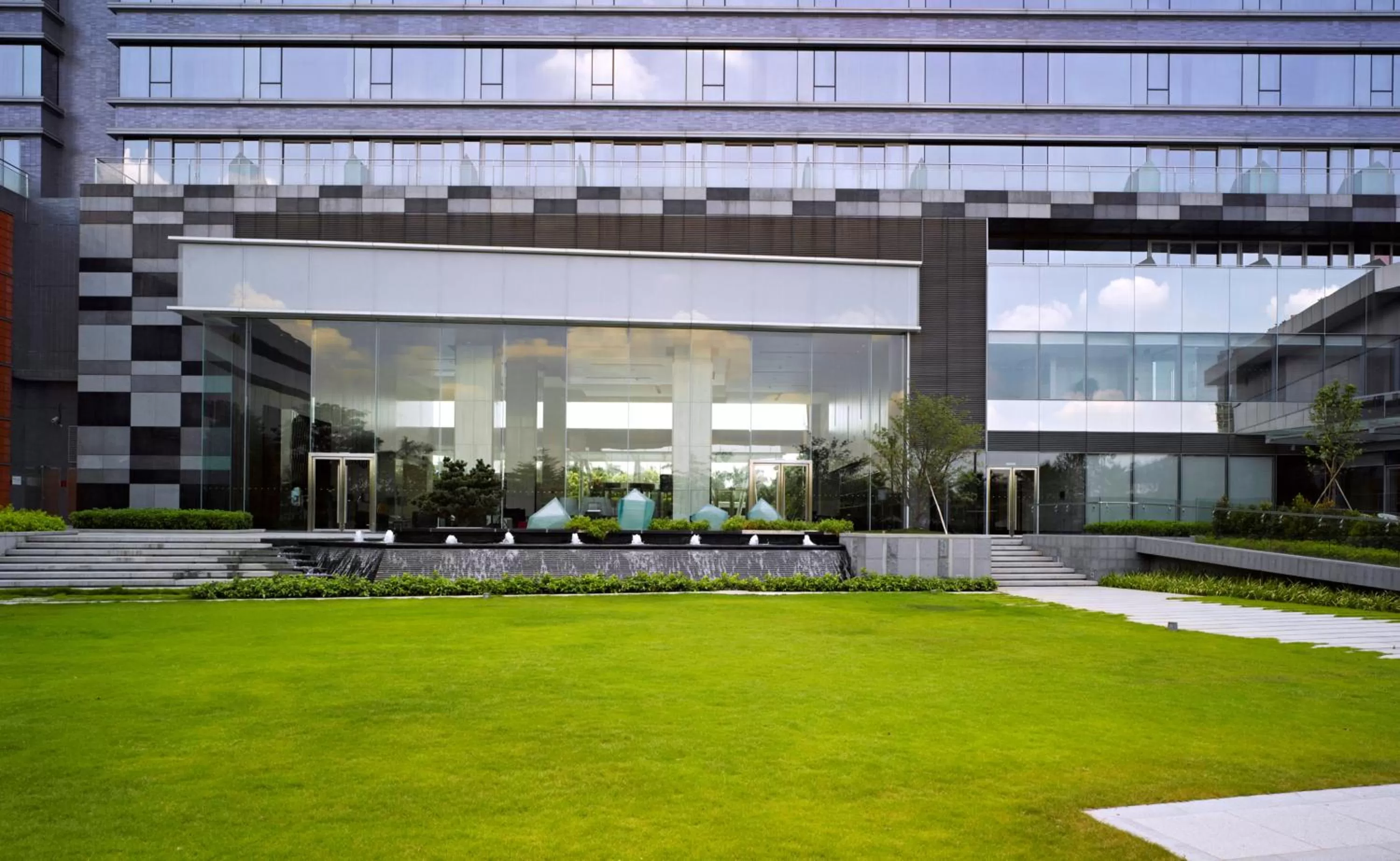 Property building in Crowne Plaza Guangzhou Huadu by IHG - Free Shuttle bus between hotel to Exhibition Center During Canton Fair