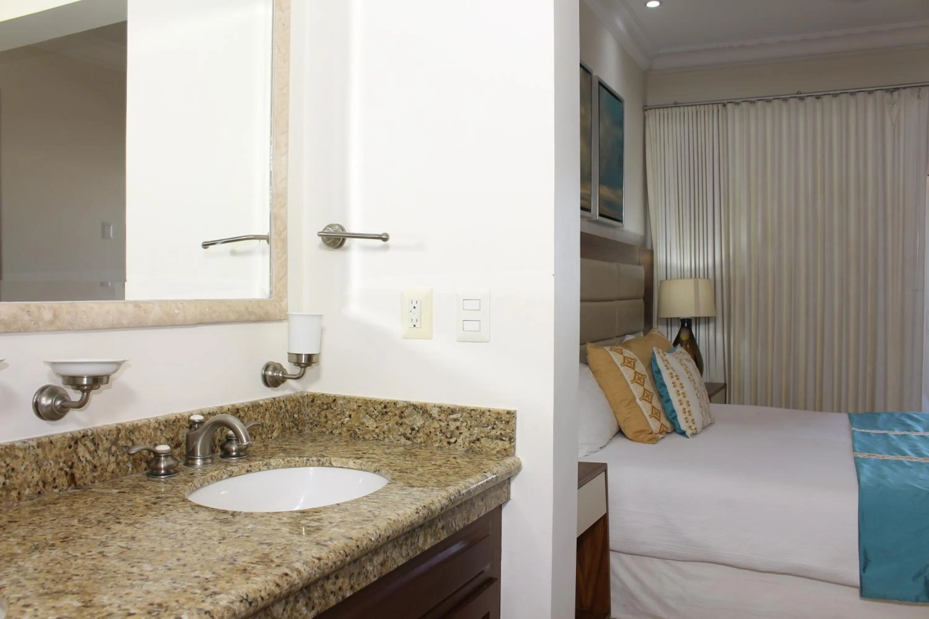 Bathroom, Bed in Las Villas Hotel & Golf By Estrella del Mar