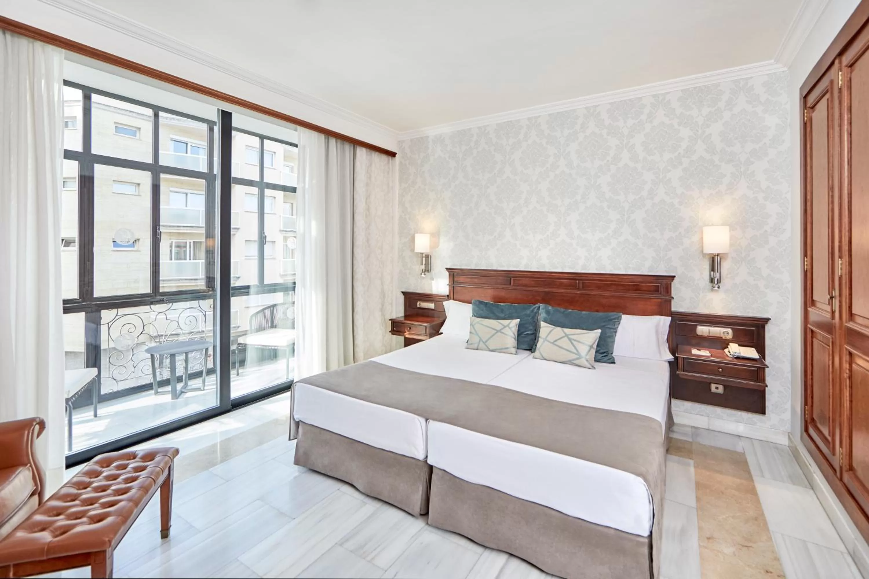 Photo of the whole room, Bed in Bordoy Continental Palma