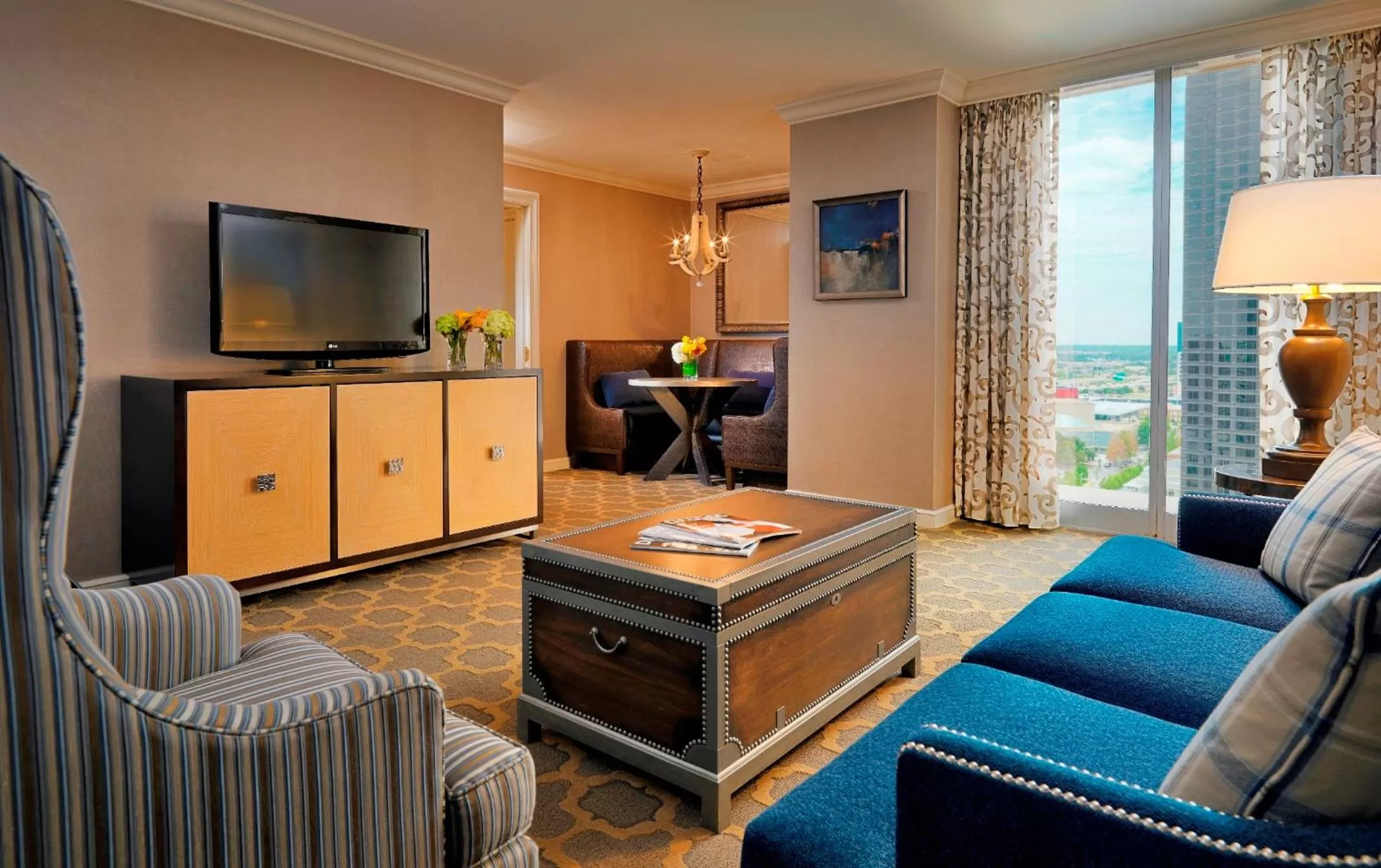 Living room in Fairmont Dallas