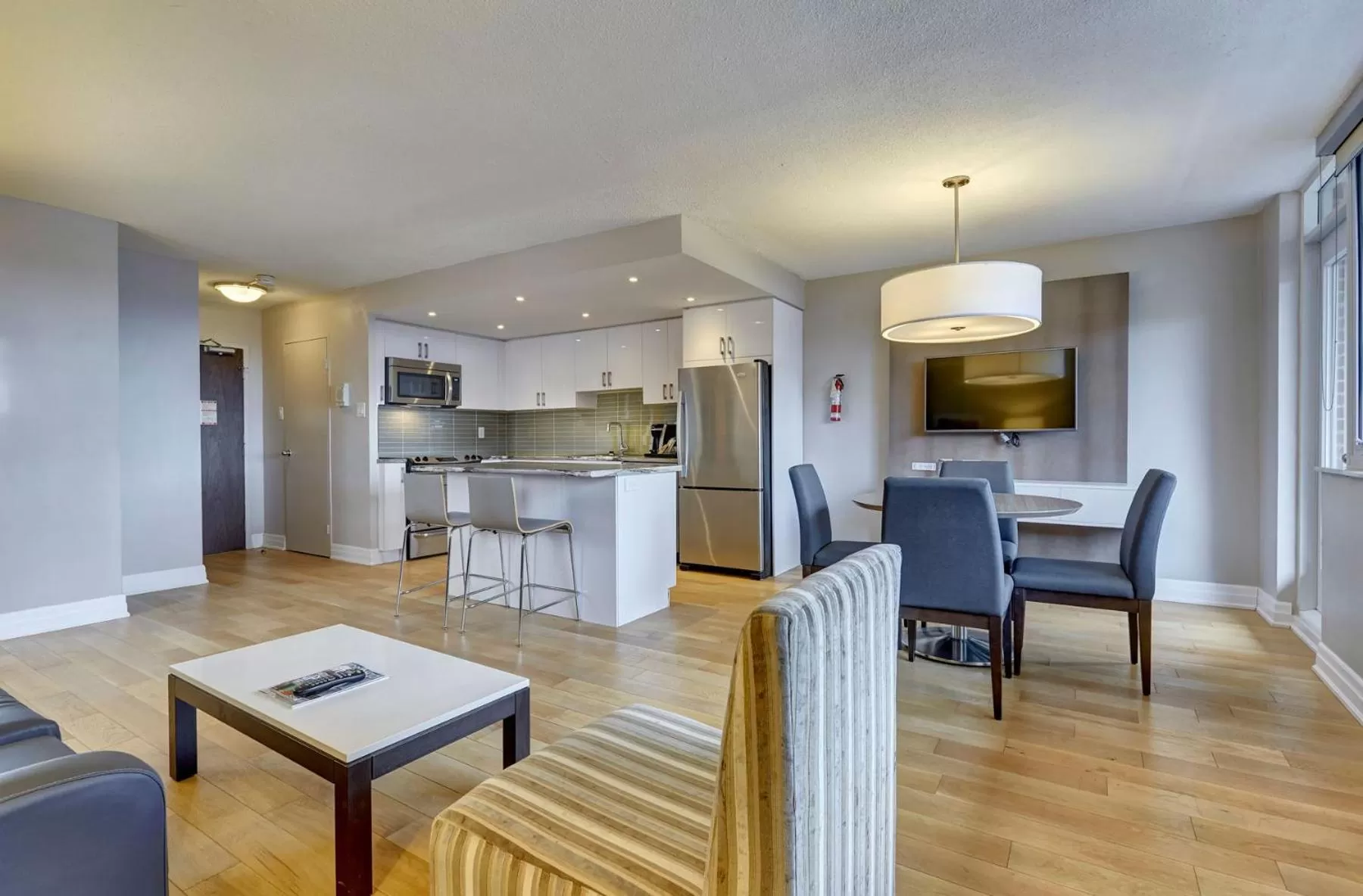 Kitchen or kitchenette in Town Inn Suites Hotel