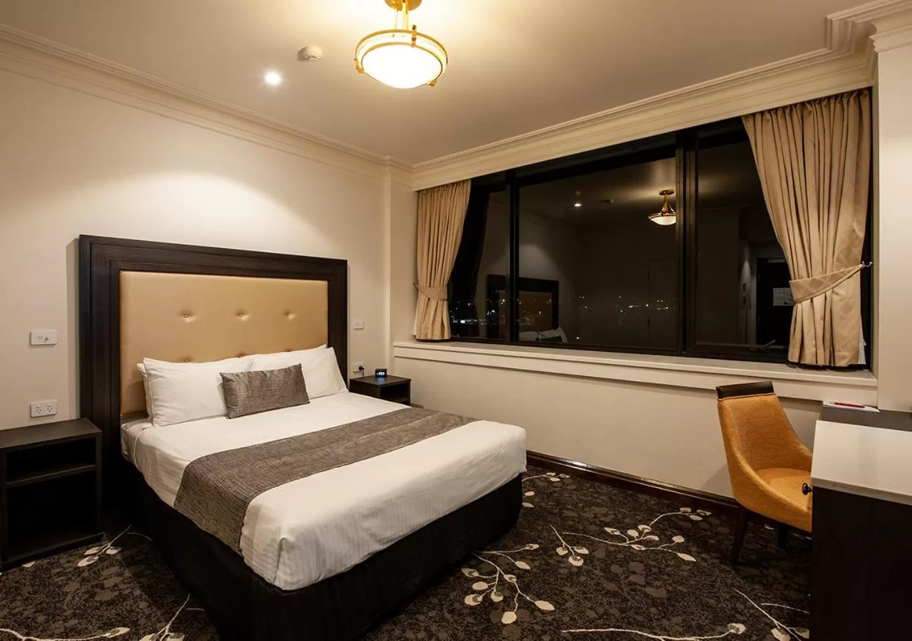Bed in Burke and Wills Hotel Toowoomba