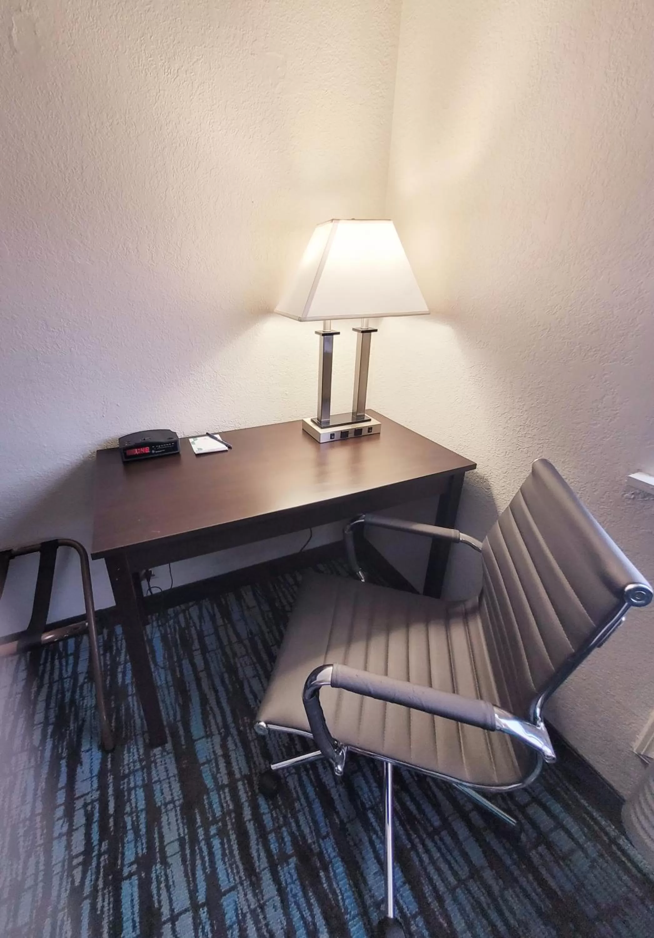 Seating area in Clarion Pointe Harrodsburg-Danville