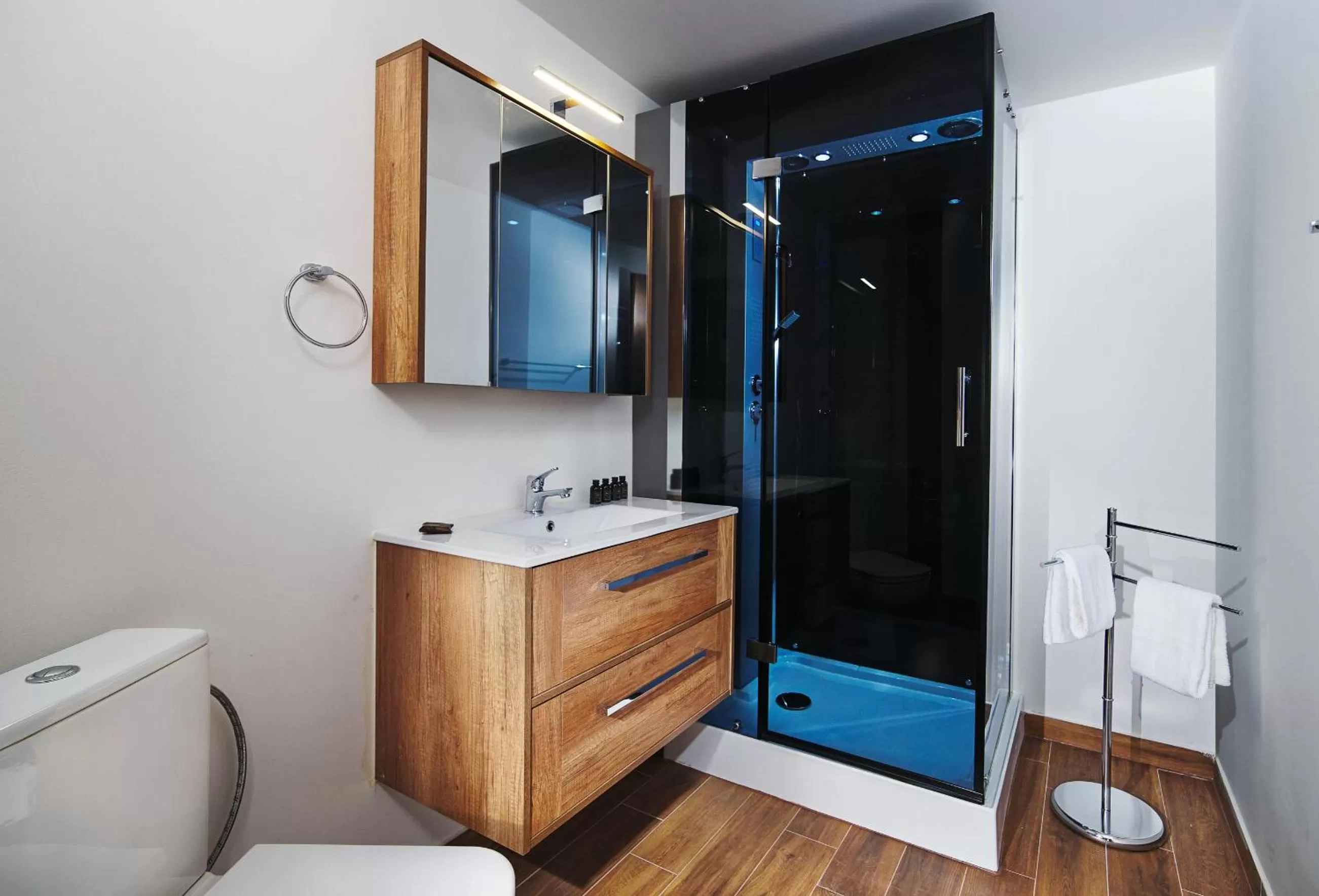 Bathroom, TV/Entertainment Center in Hotel Dymník