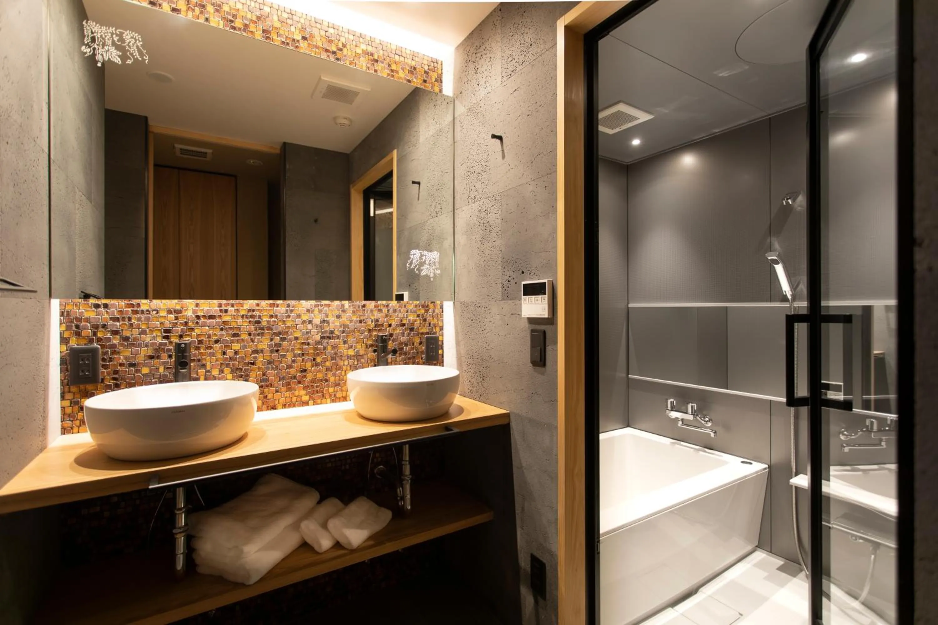 Shower in Hotel Kanazawa Zoushi