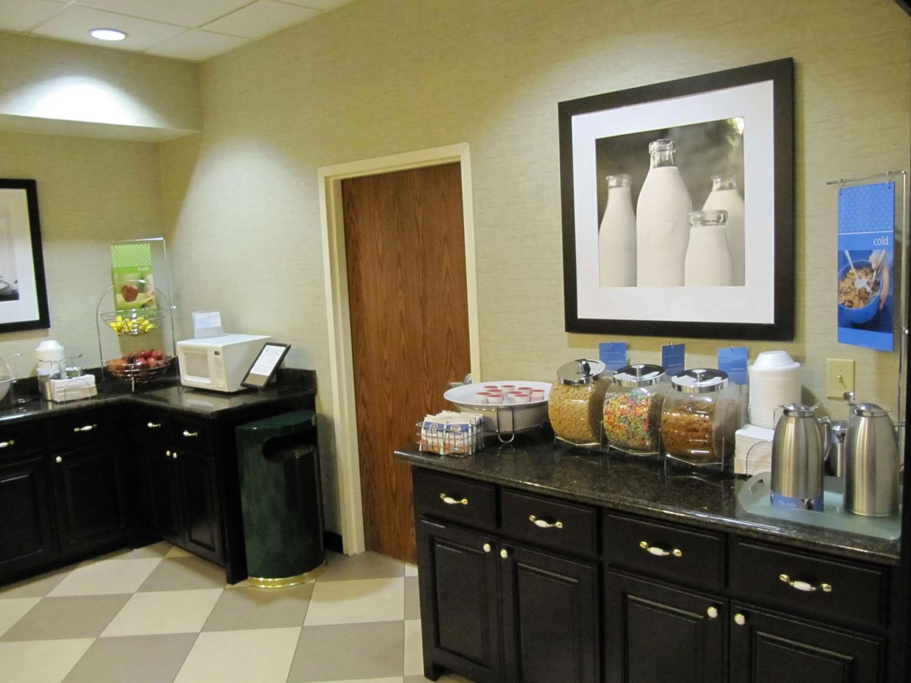Dining area in Hampton Inn Lindale/Tyler