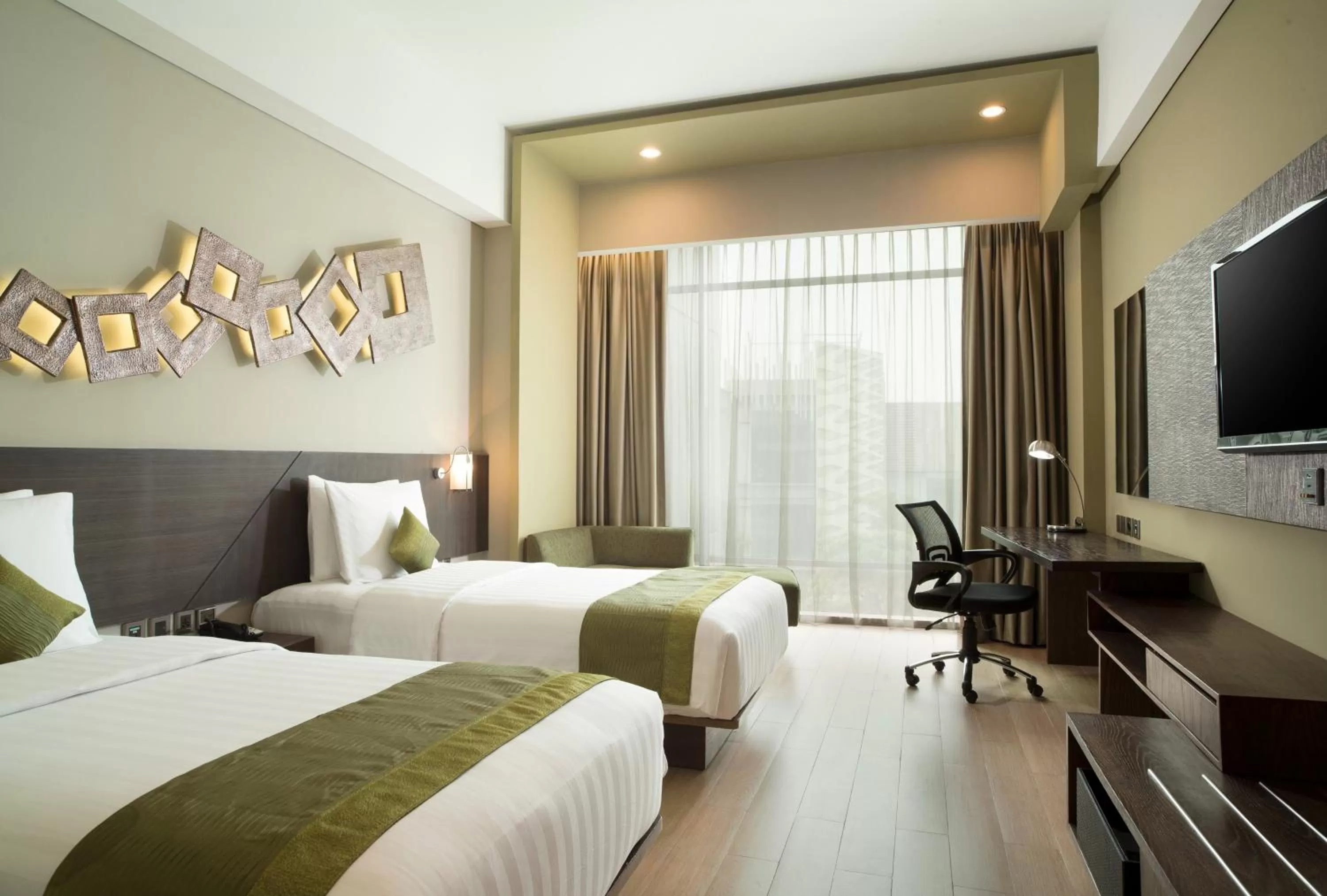 Photo of the whole room, Bed in Holiday Inn Cikarang Jababeka by IHG