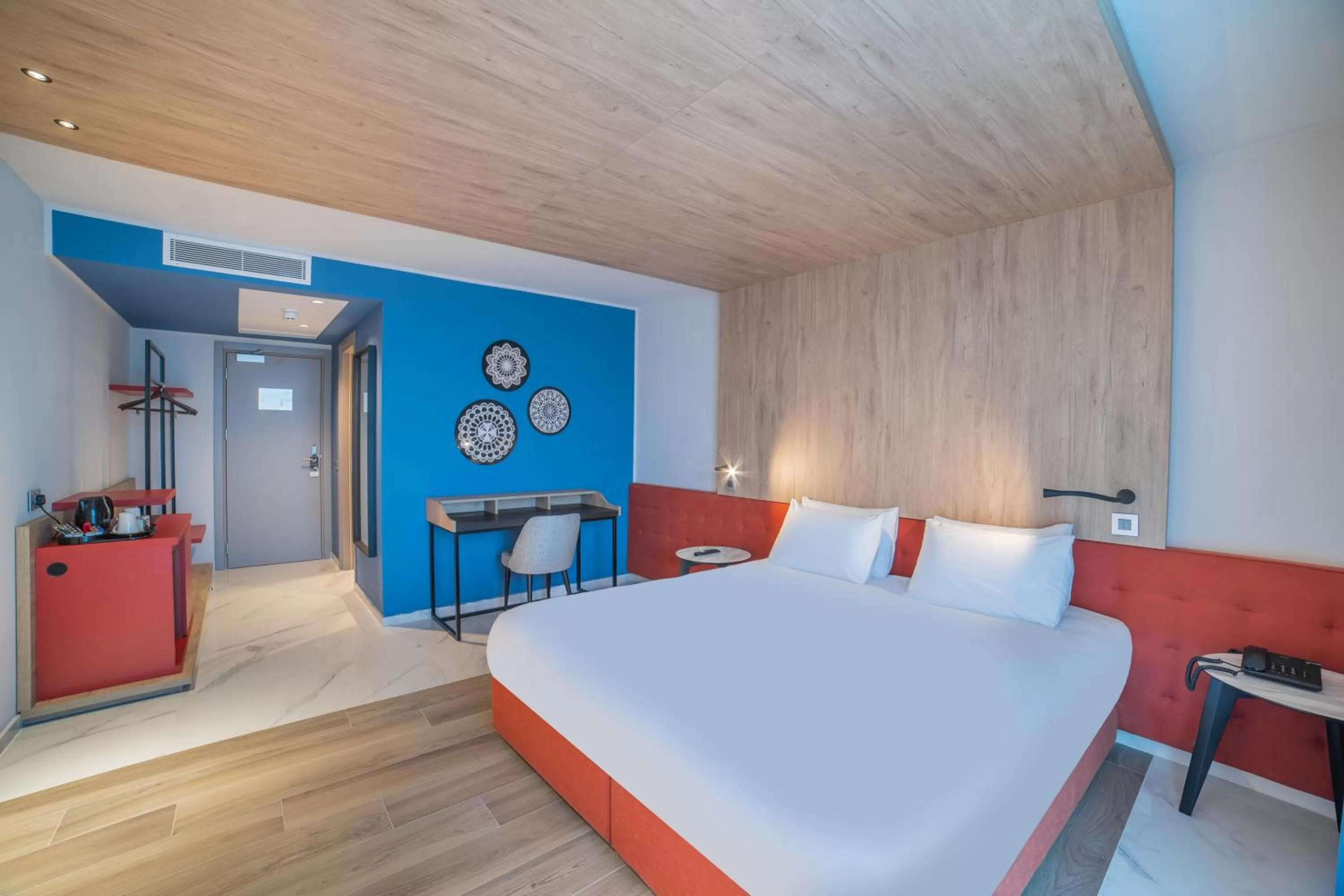 Photo of the whole room, Bed in Mercure St. Julian's Malta