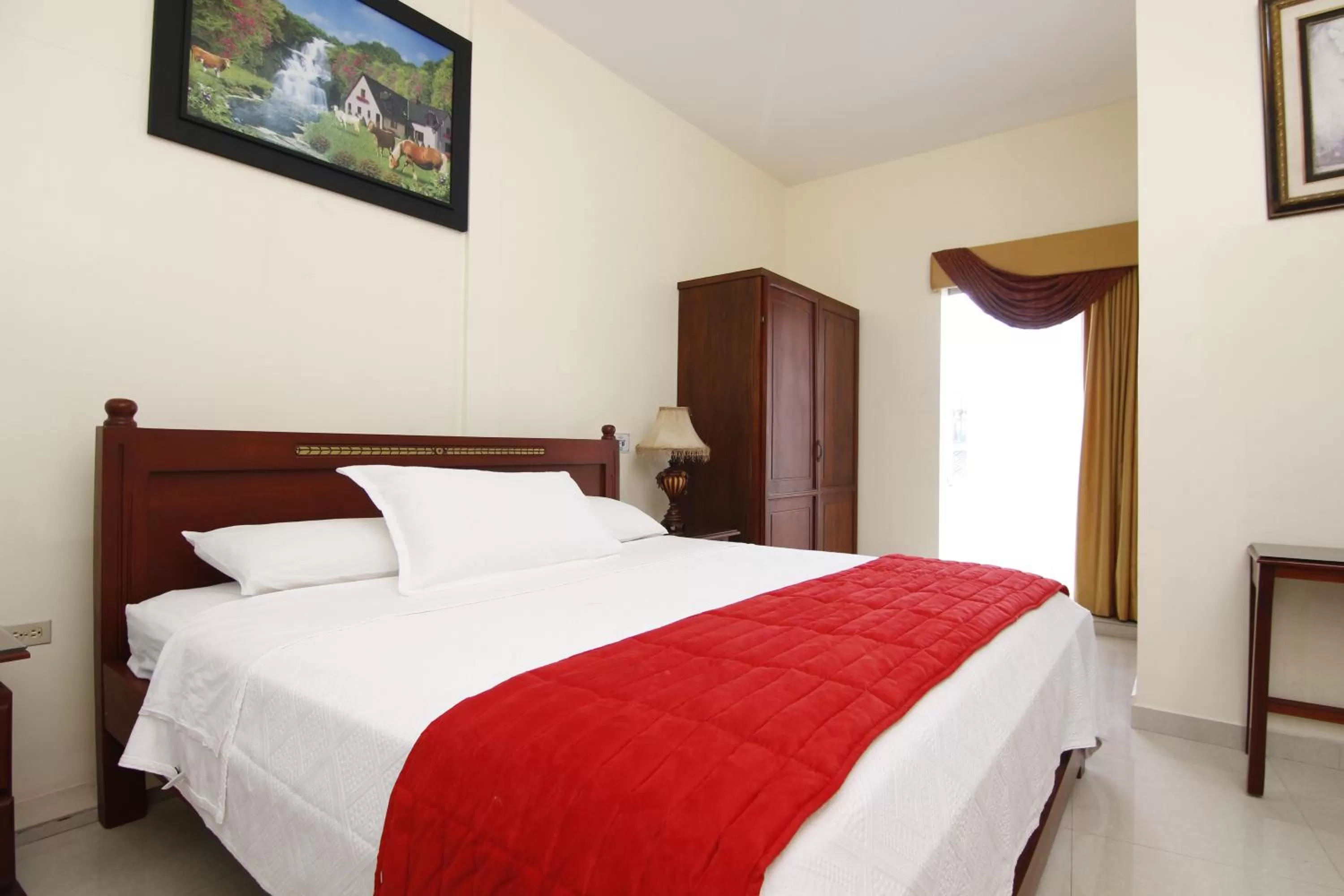 Bed in Hotel Versailles Internacional