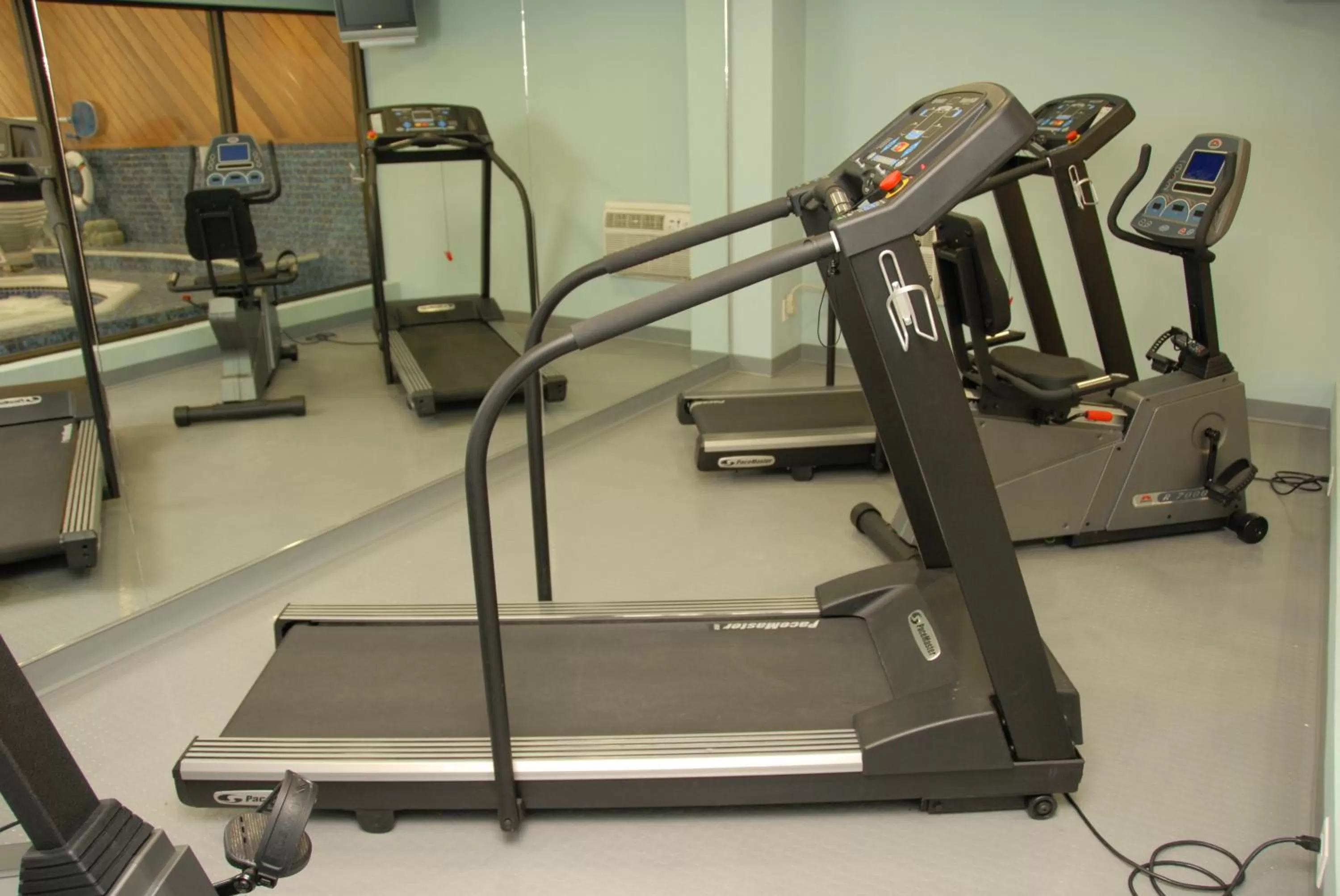 Fitness centre/facilities in Super 8 by Wyndham Campbellton NB