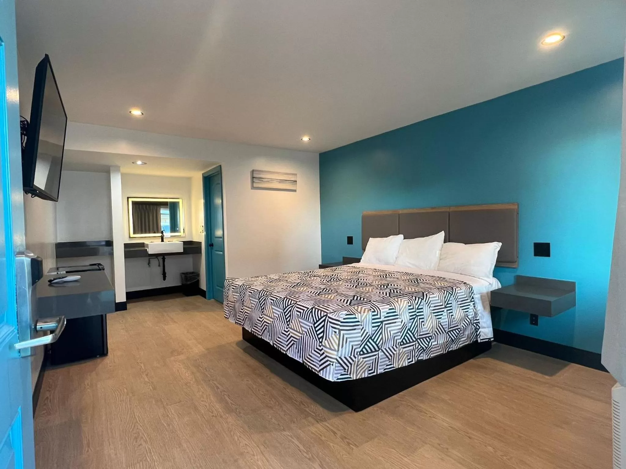 Bedroom, Bed in Arlo Motel