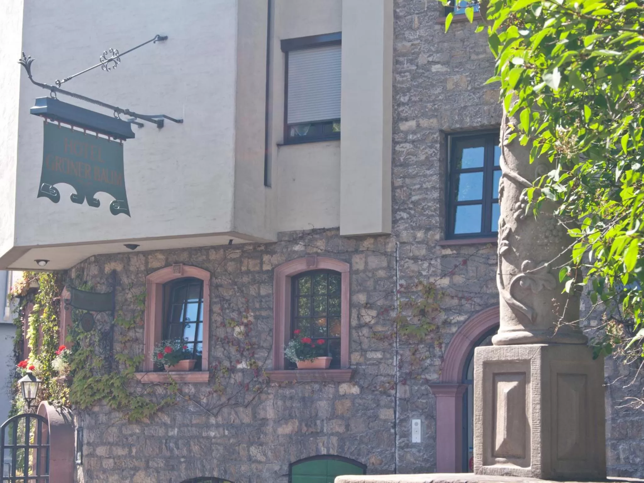 Facade/entrance, Property Building in Hotel Grüner Baum