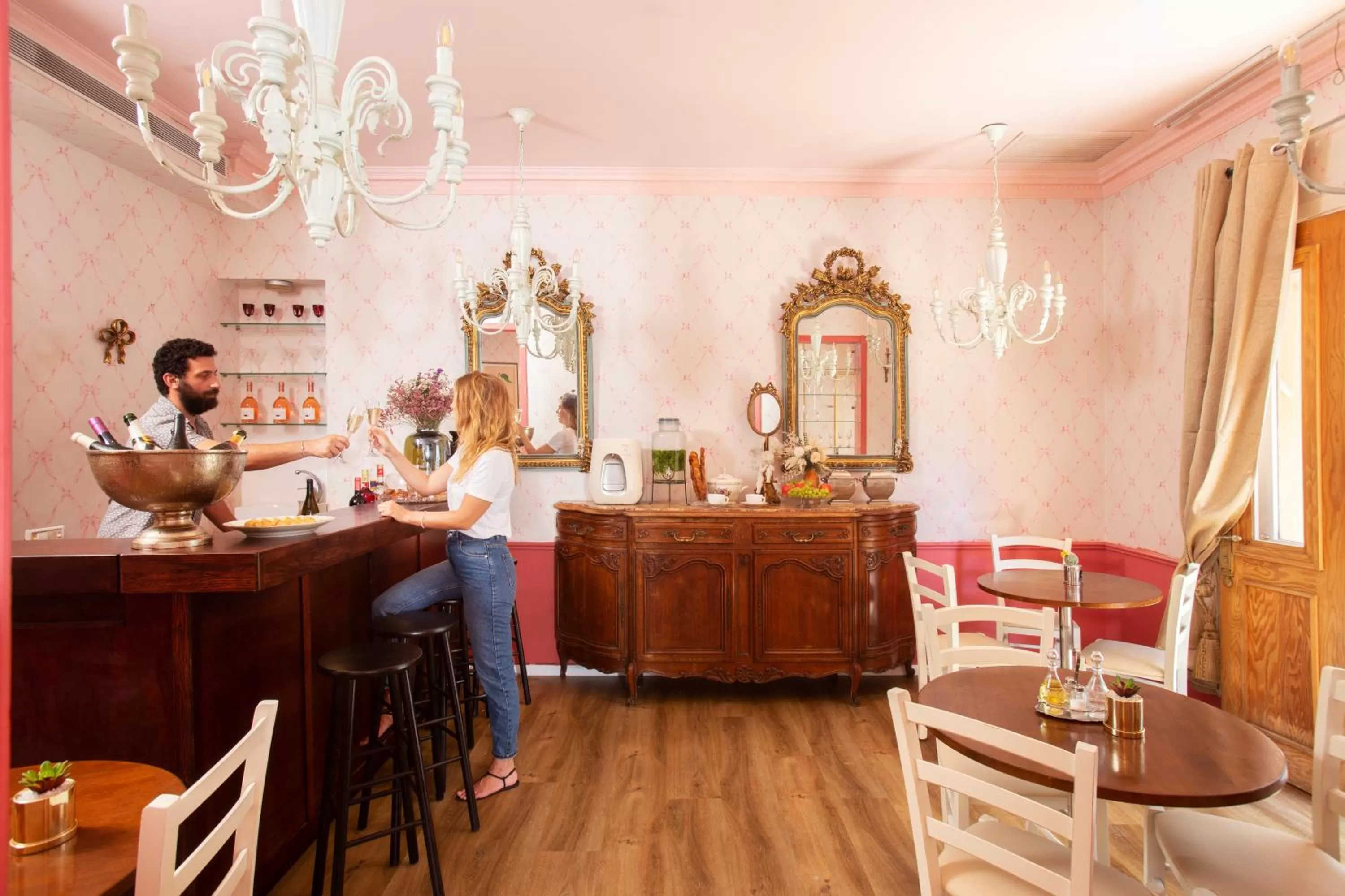 Restaurant/places to eat in The Elliot - Adults only