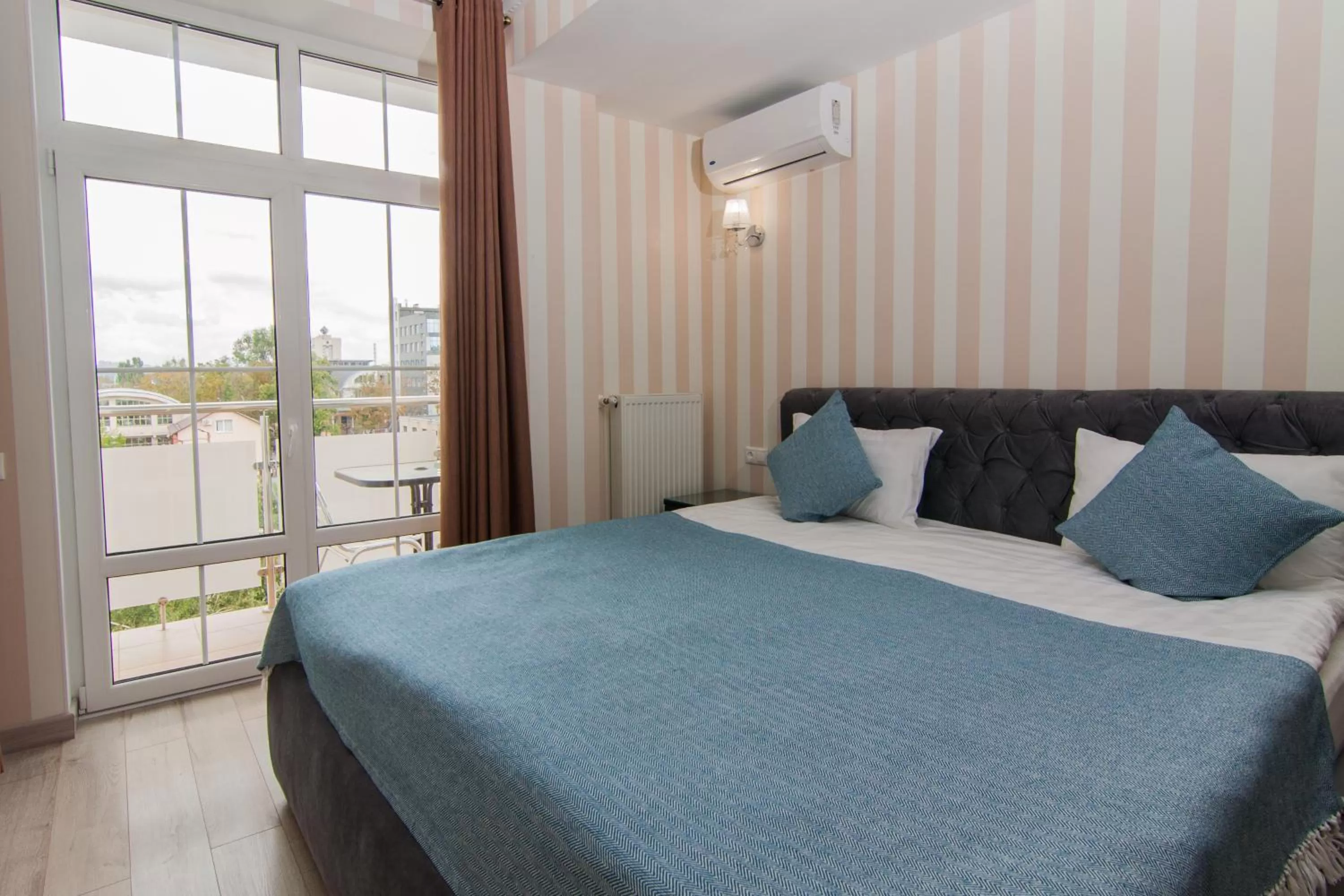 Photo of the whole room, Bed in Klassik Hotel