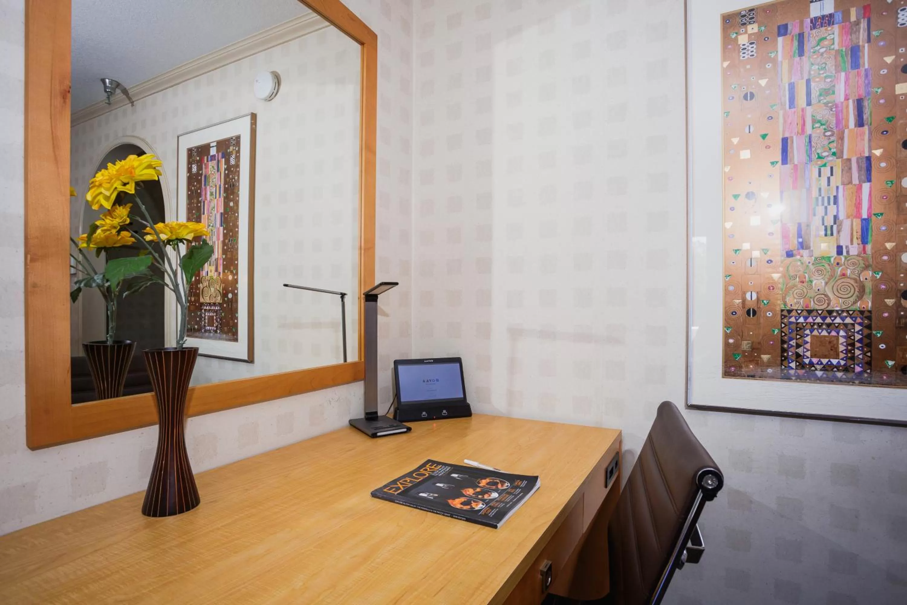 Decorative detail in Menlo Park Inn