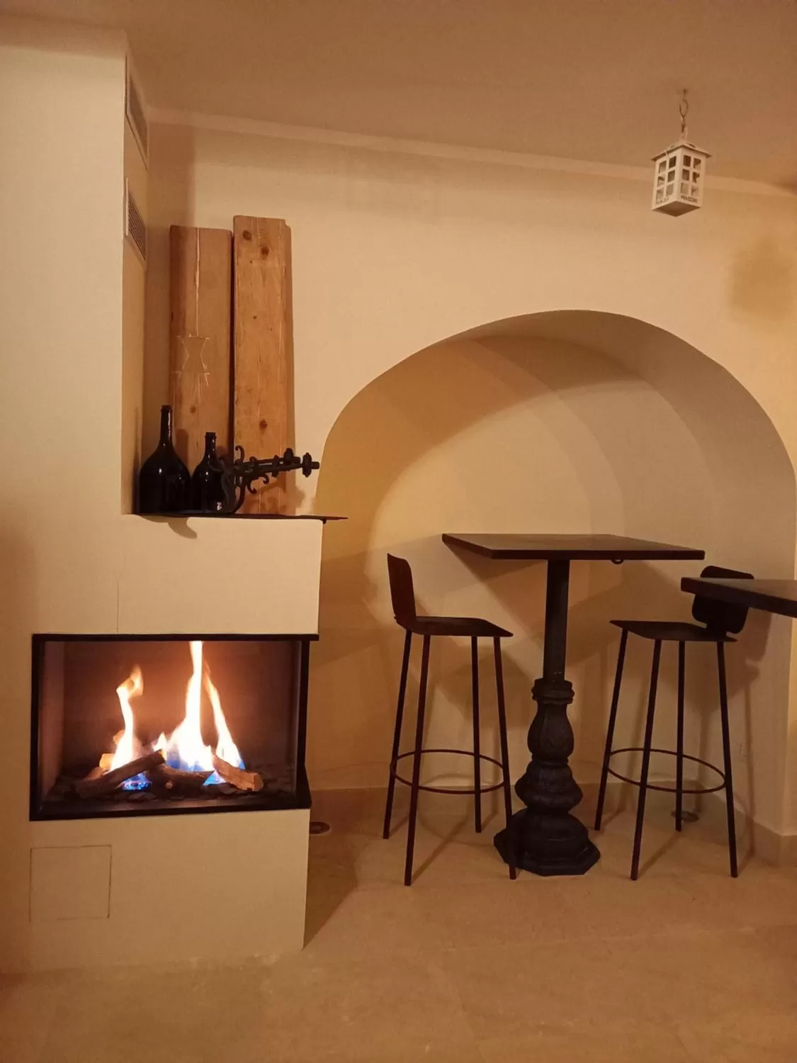 Lounge or bar, TV/Entertainment Center in Le Petit Palais - Naples