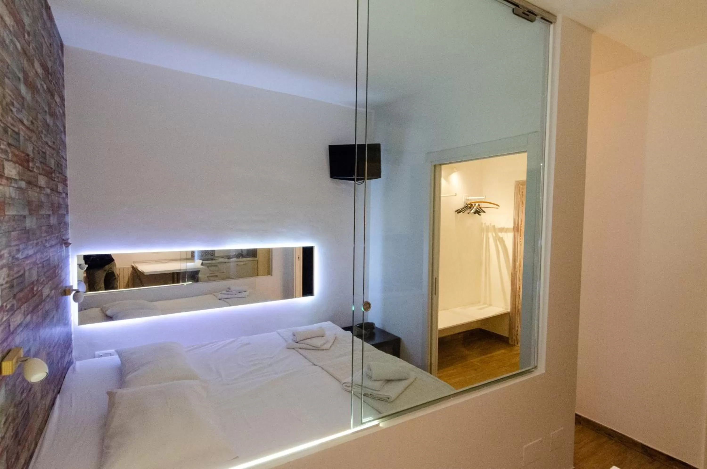 Bedroom, Bed in Domatia