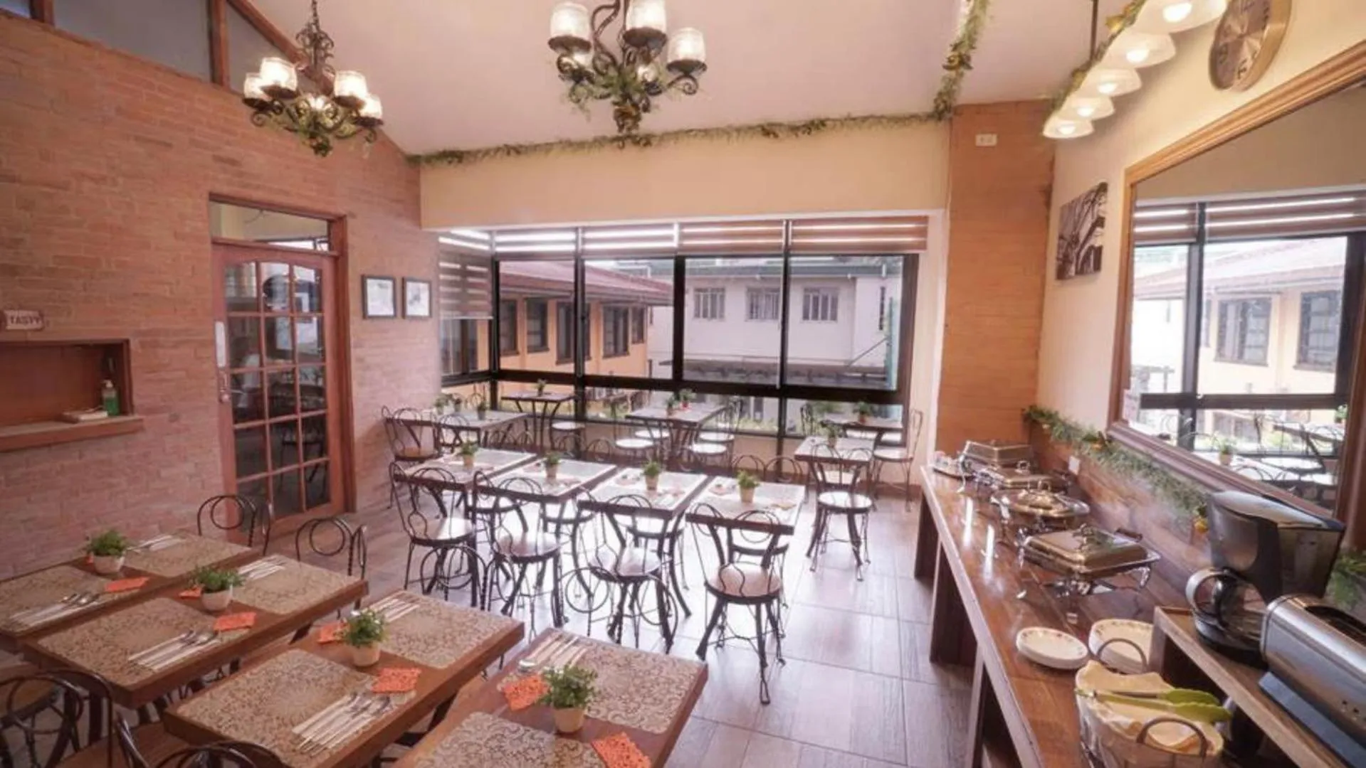 Dining area in 1775 Adriatico Suites