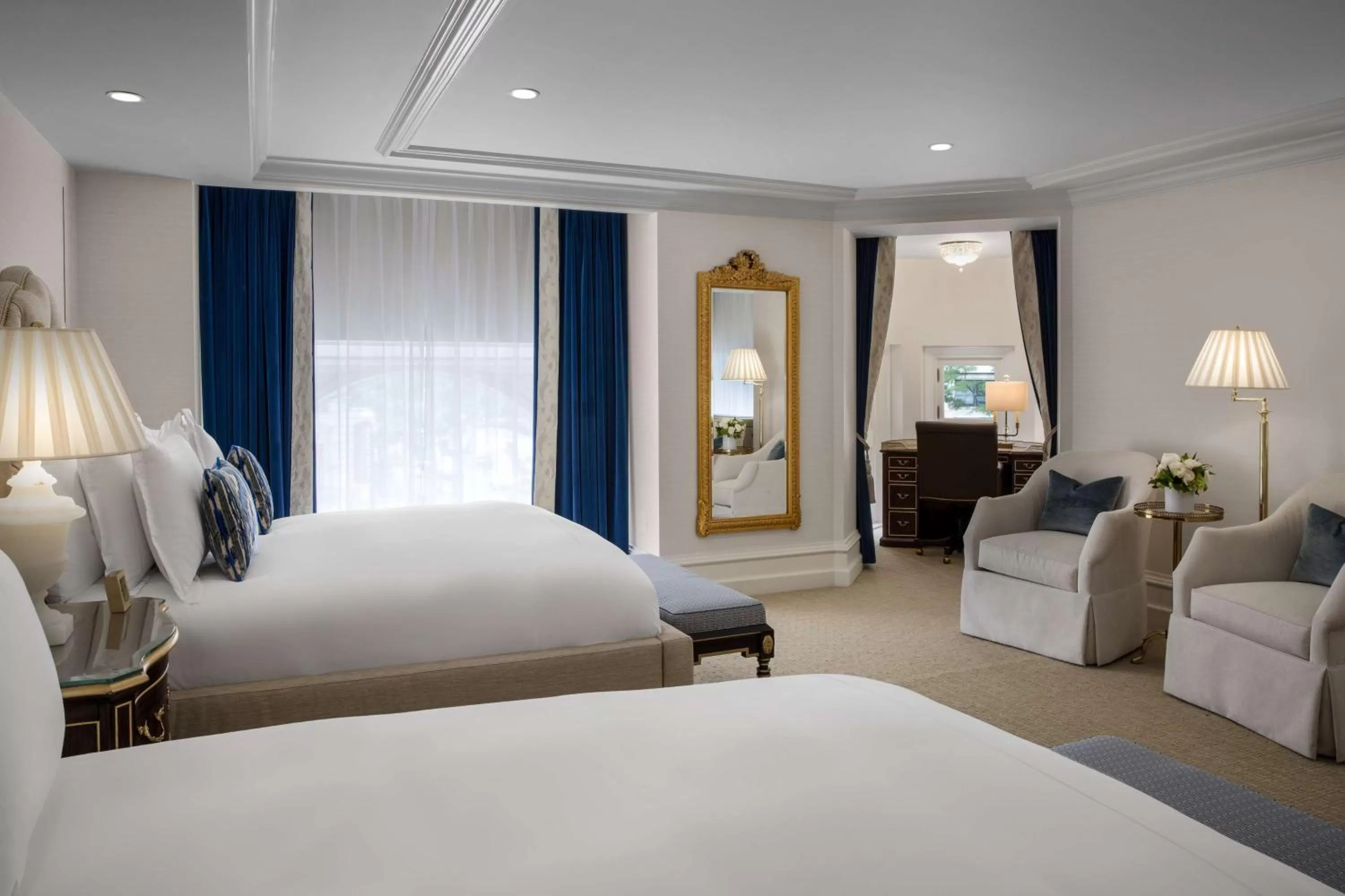 Living room, Bed in Waldorf Astoria Washington DC