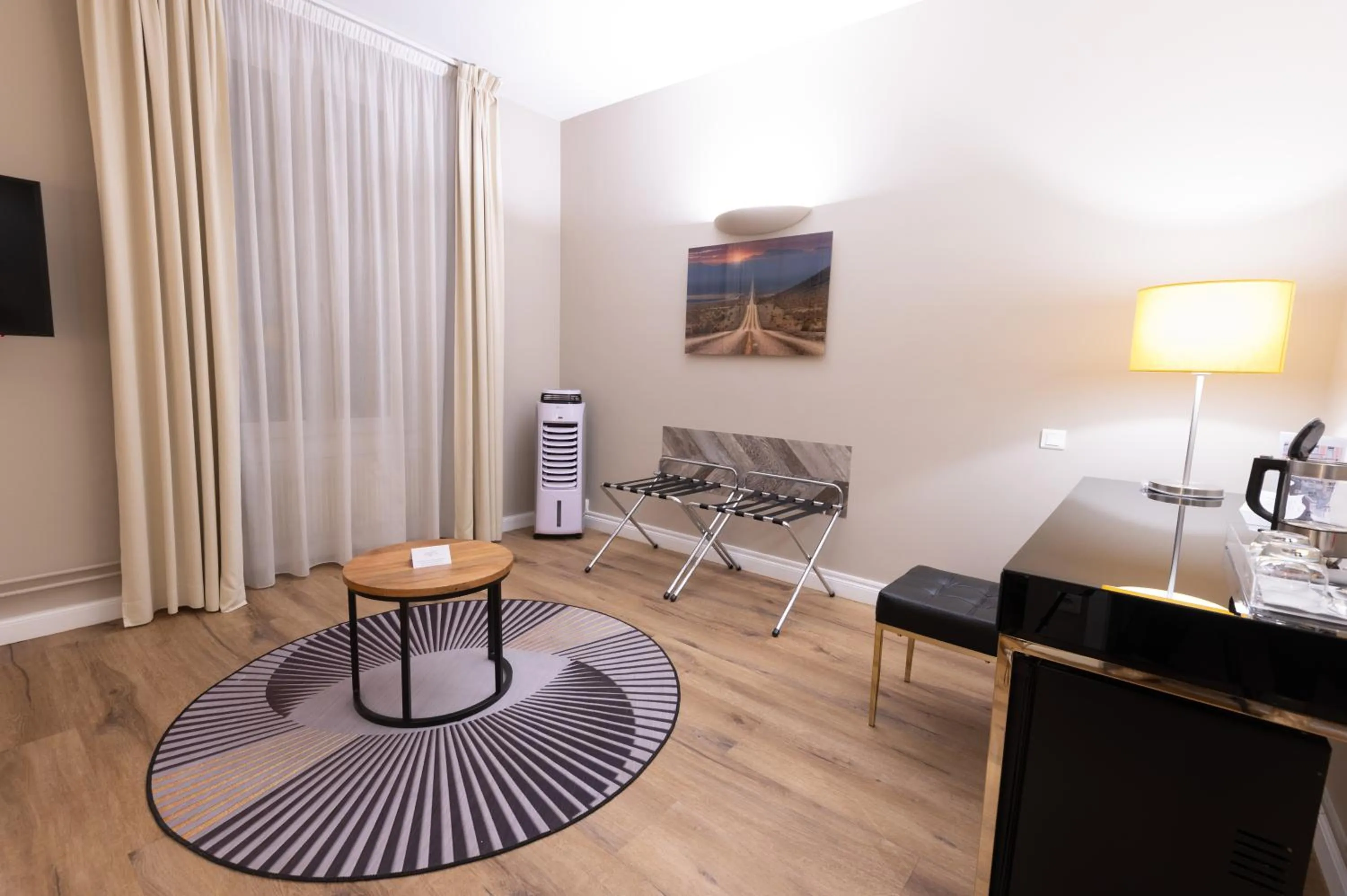 Seating area in Grand Hôtel Du Tonneau D'Or