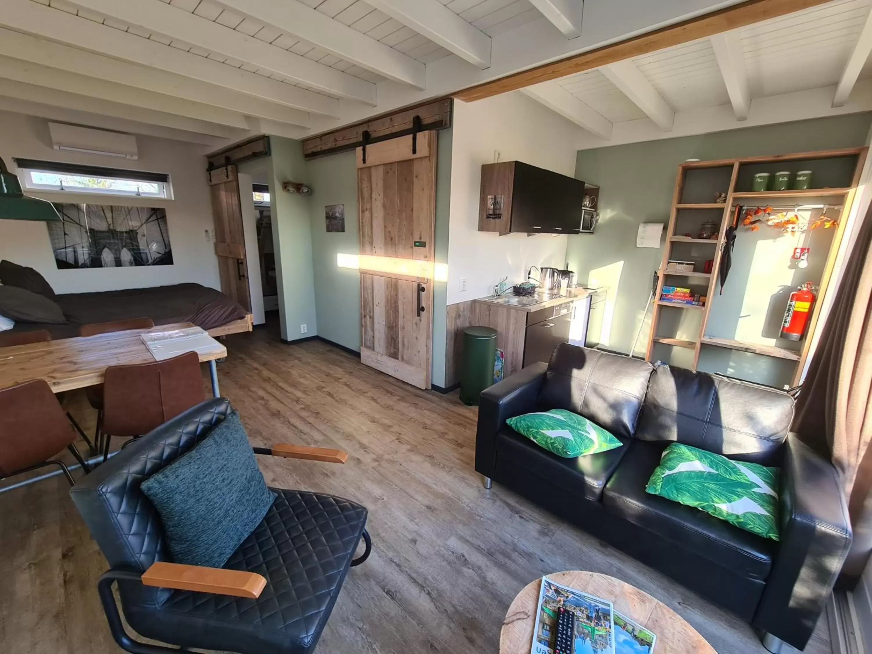 Two-Bedroom Apartment in Bed & Breakfast "Aan de Bagijnstraat". Two-Bedroom Apartment in Bed & Breakfast "Aan de Bagijnstraat".