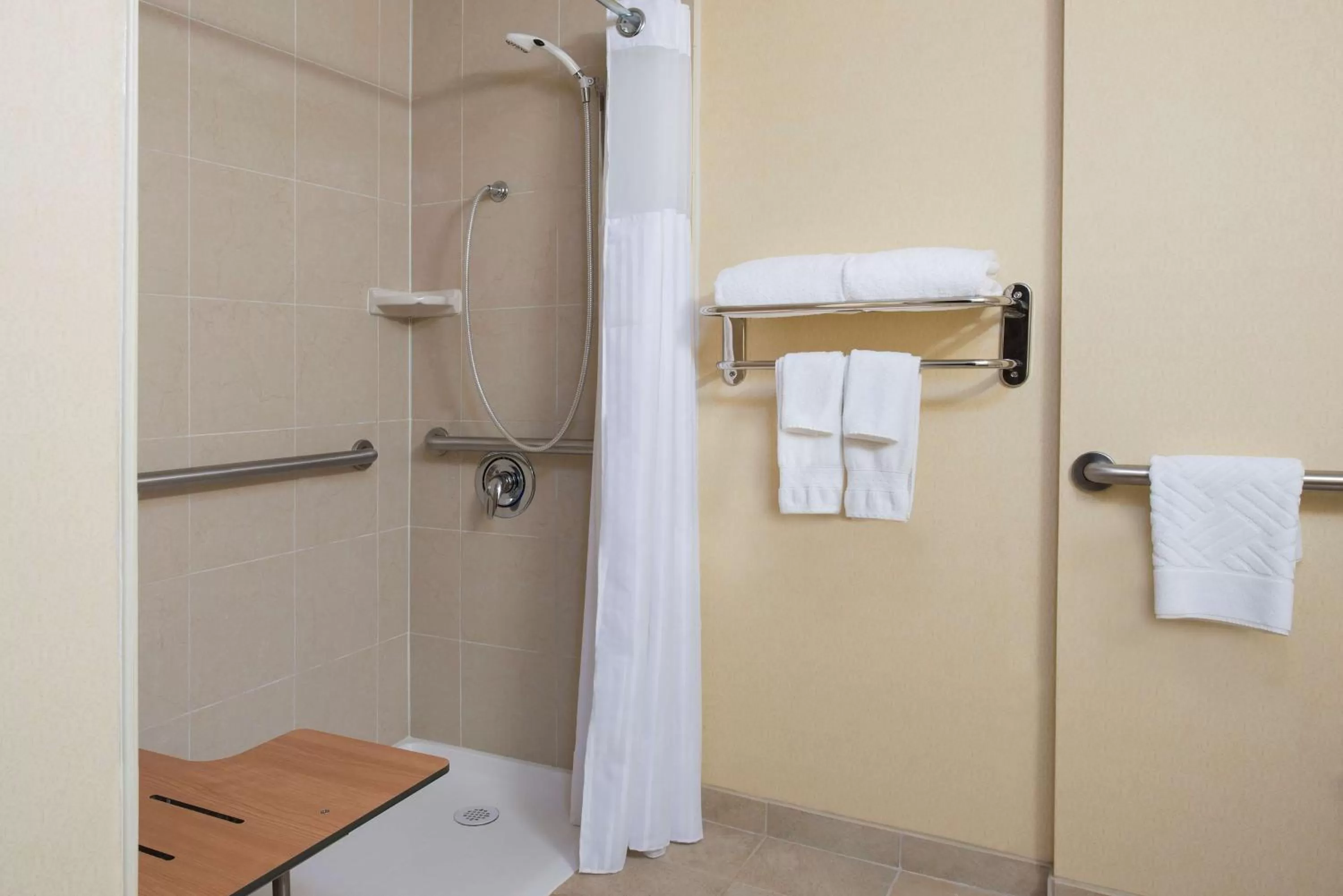 Bathroom in DoubleTree by Hilton Hotel Grand Rapids Airport