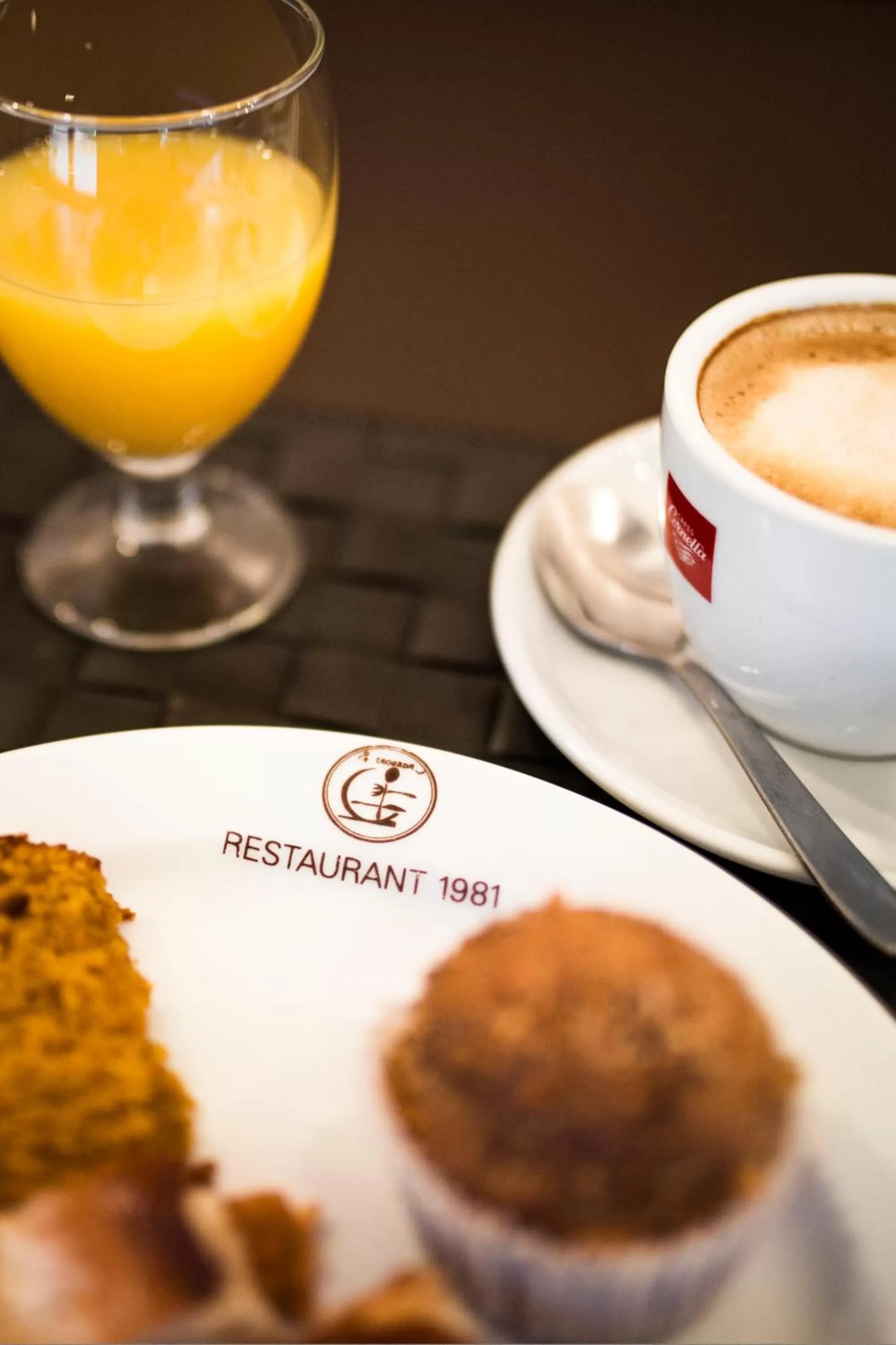 Restaurant/places to eat in La Trobada Hotel Sport