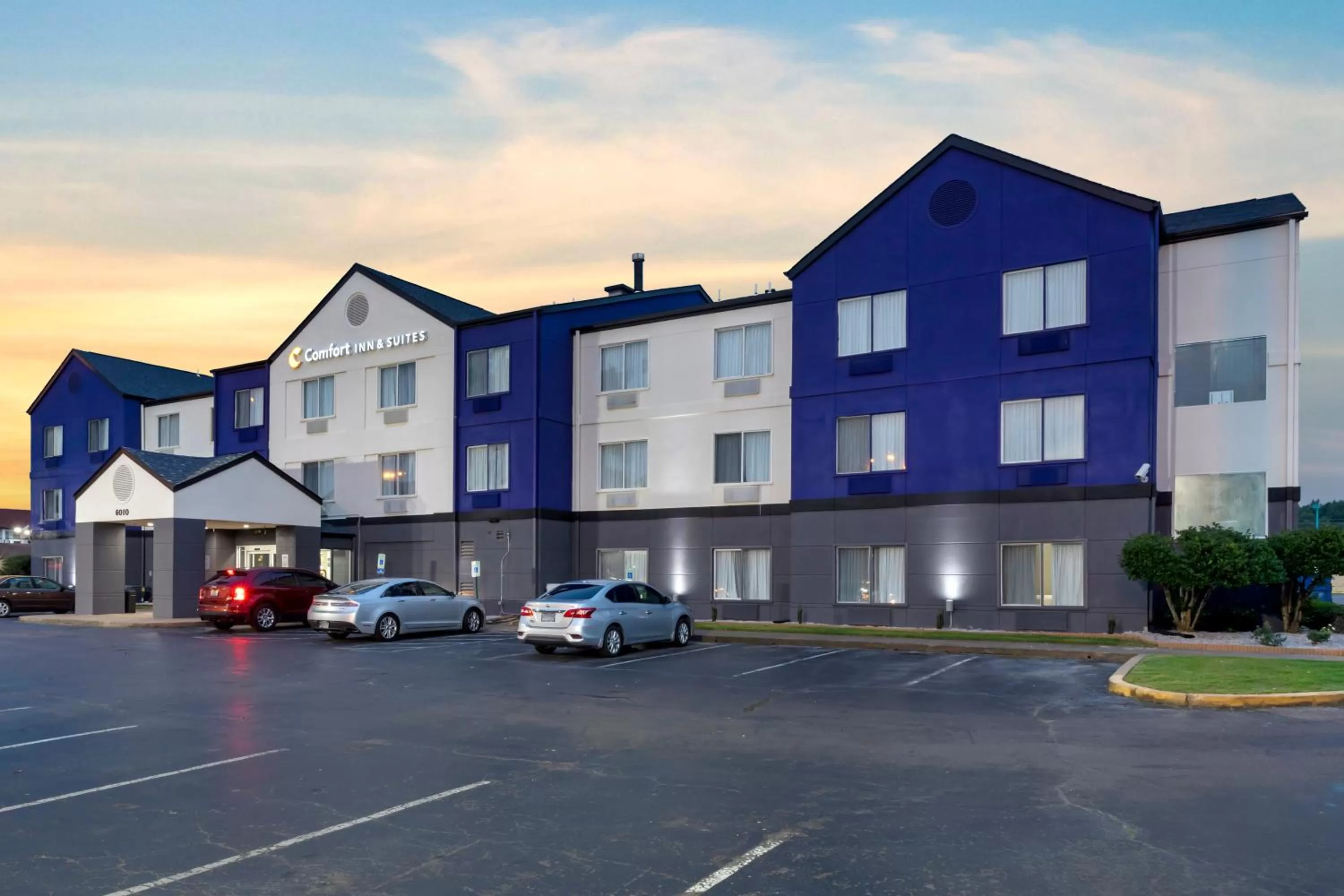 Property building in Comfort Inn & Suites Memphis East