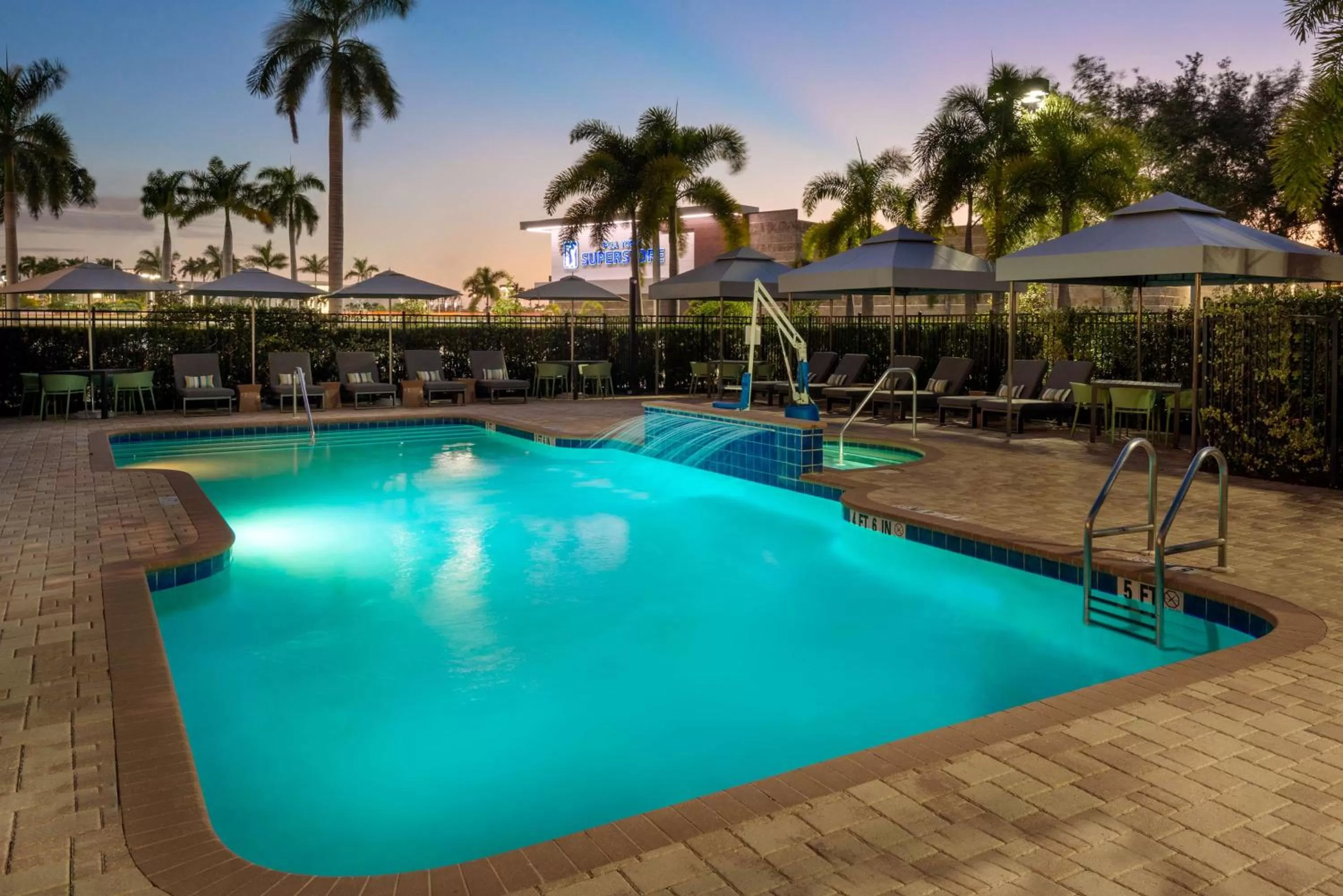 Pool view in Hampton Inn and Suites Sarasota/Lakewood Ranch