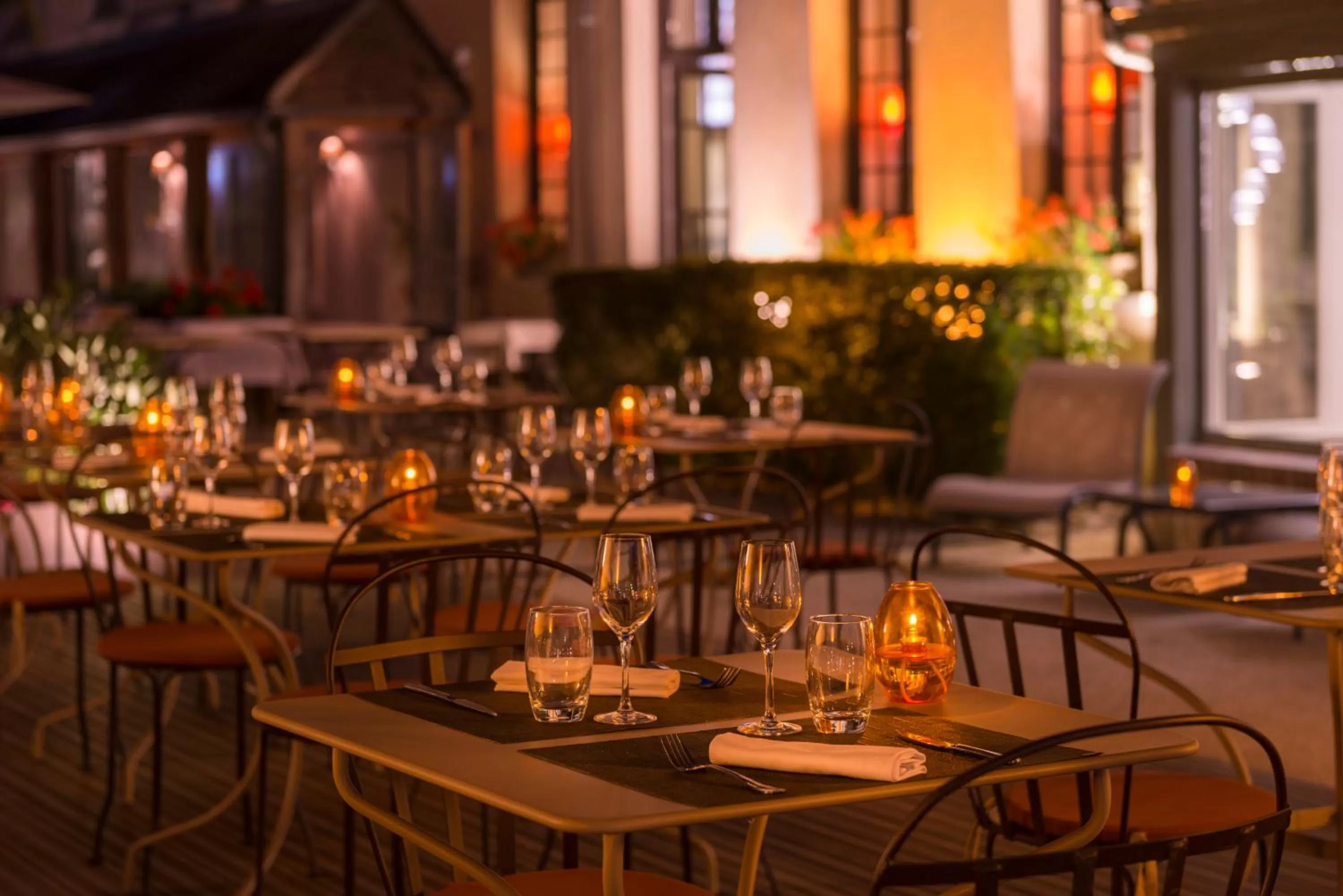 Patio in Hôtel Aux Vieux Remparts
