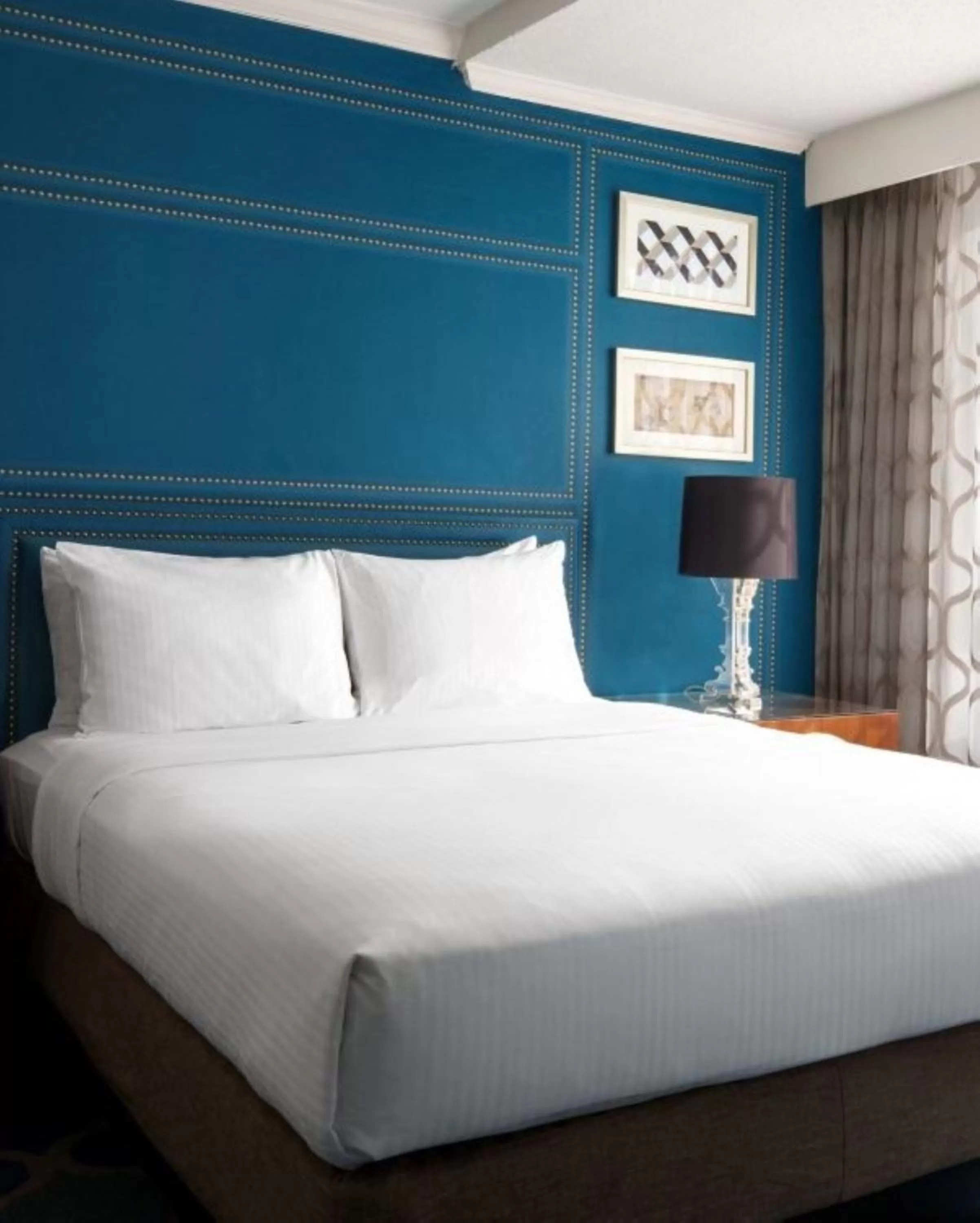 Bed in The Ven at Embassy Row, Washington, D.C., a Tribute Portfolio Hotel