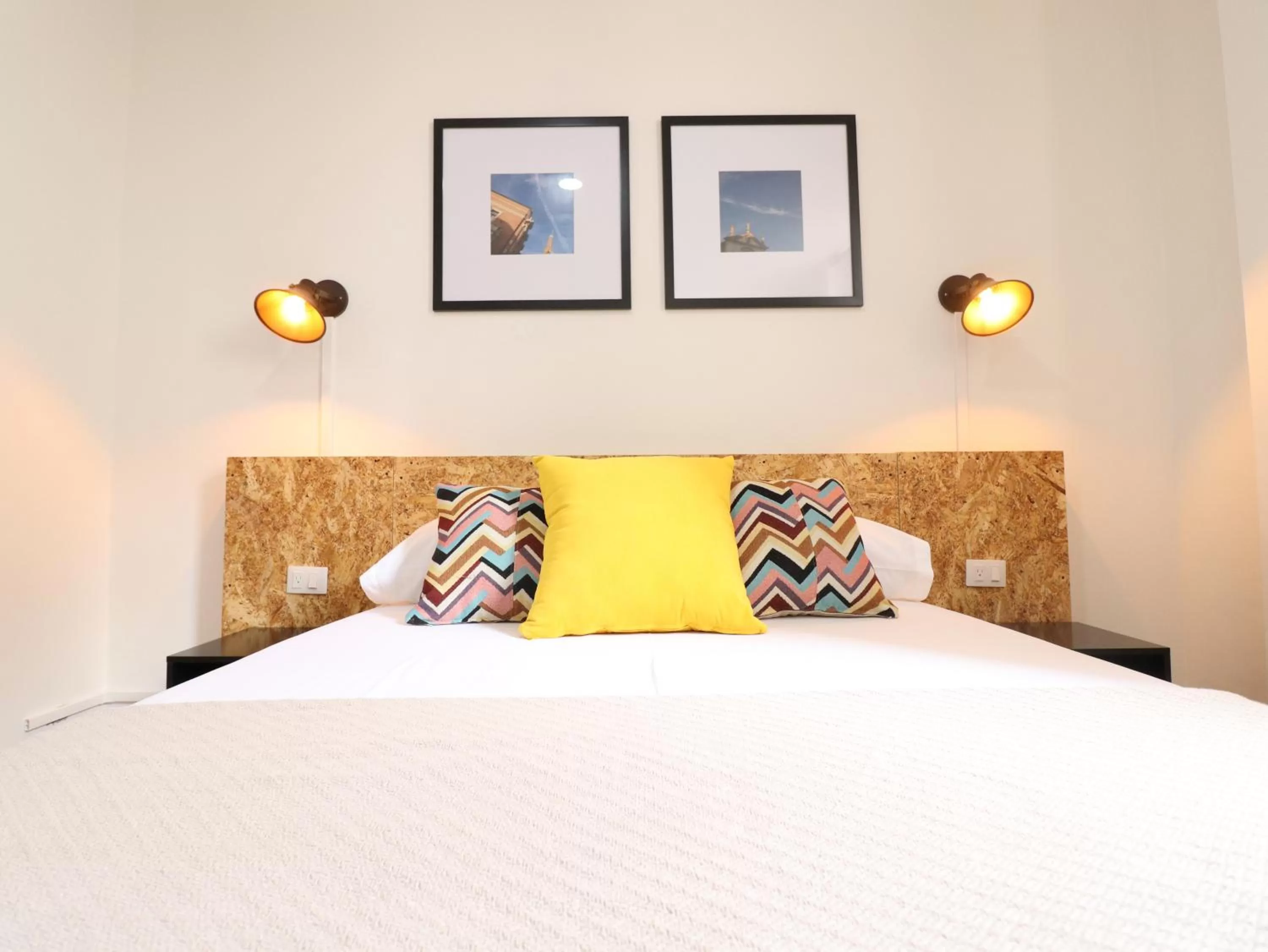 Bedroom, Bed in 554 Apartments